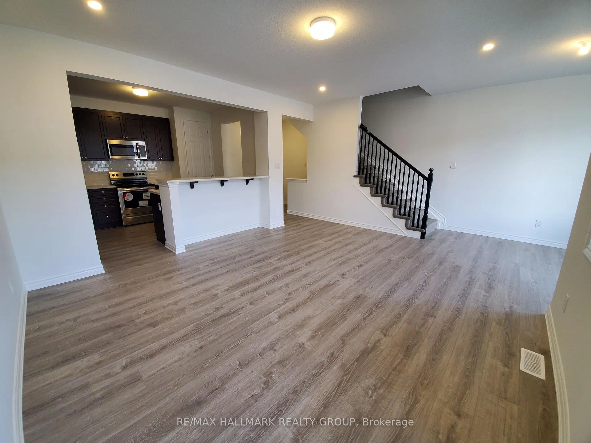 Photo 5 of 85 Ballinora Way, Ottawa, Stittsville (North) — HOMEH