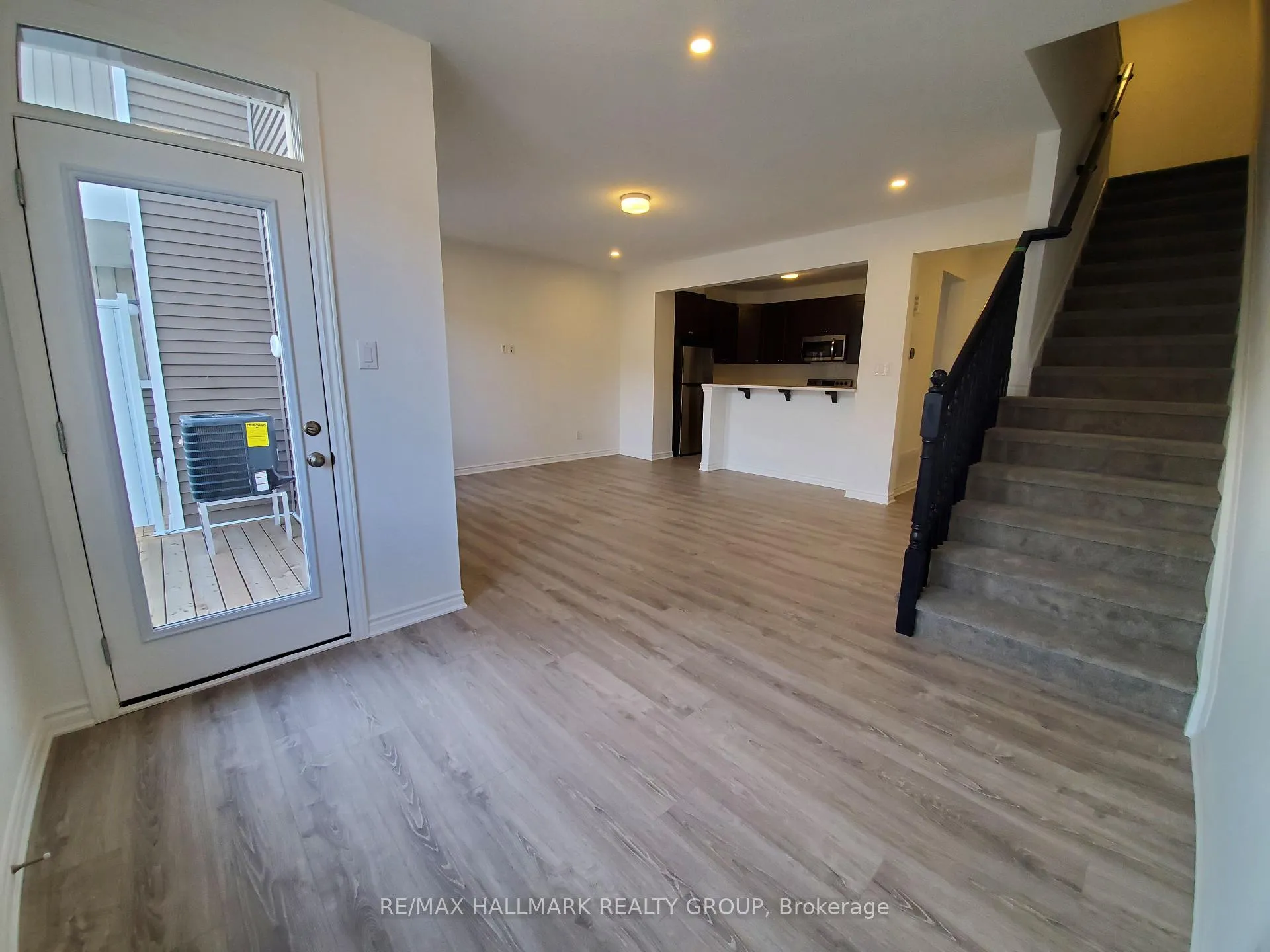 Photo 6 of 85 Ballinora Way, Ottawa, Stittsville (North) — HOMEH