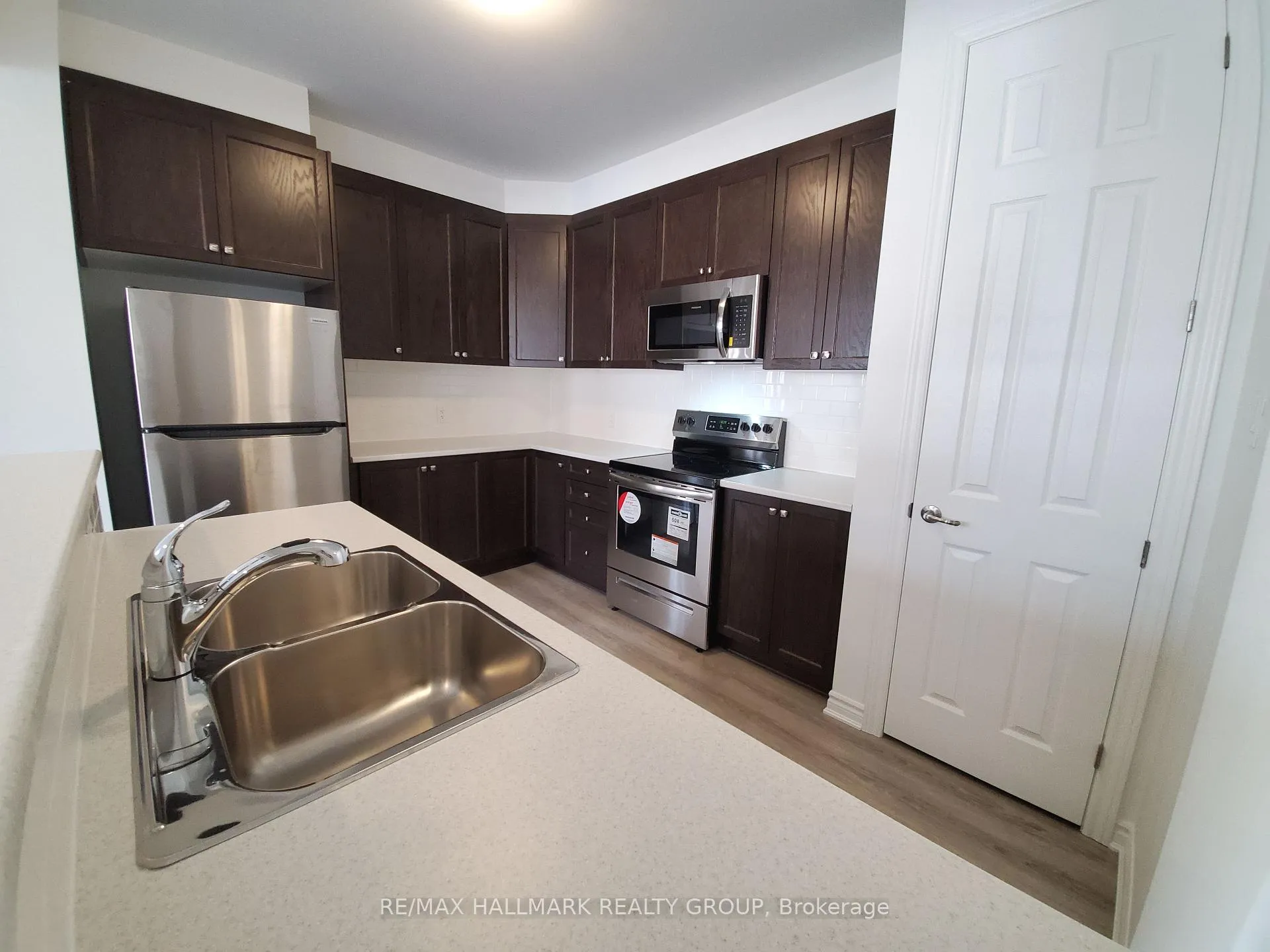 Photo 8 of 85 Ballinora Way, Ottawa, Stittsville (North) — HOMEH