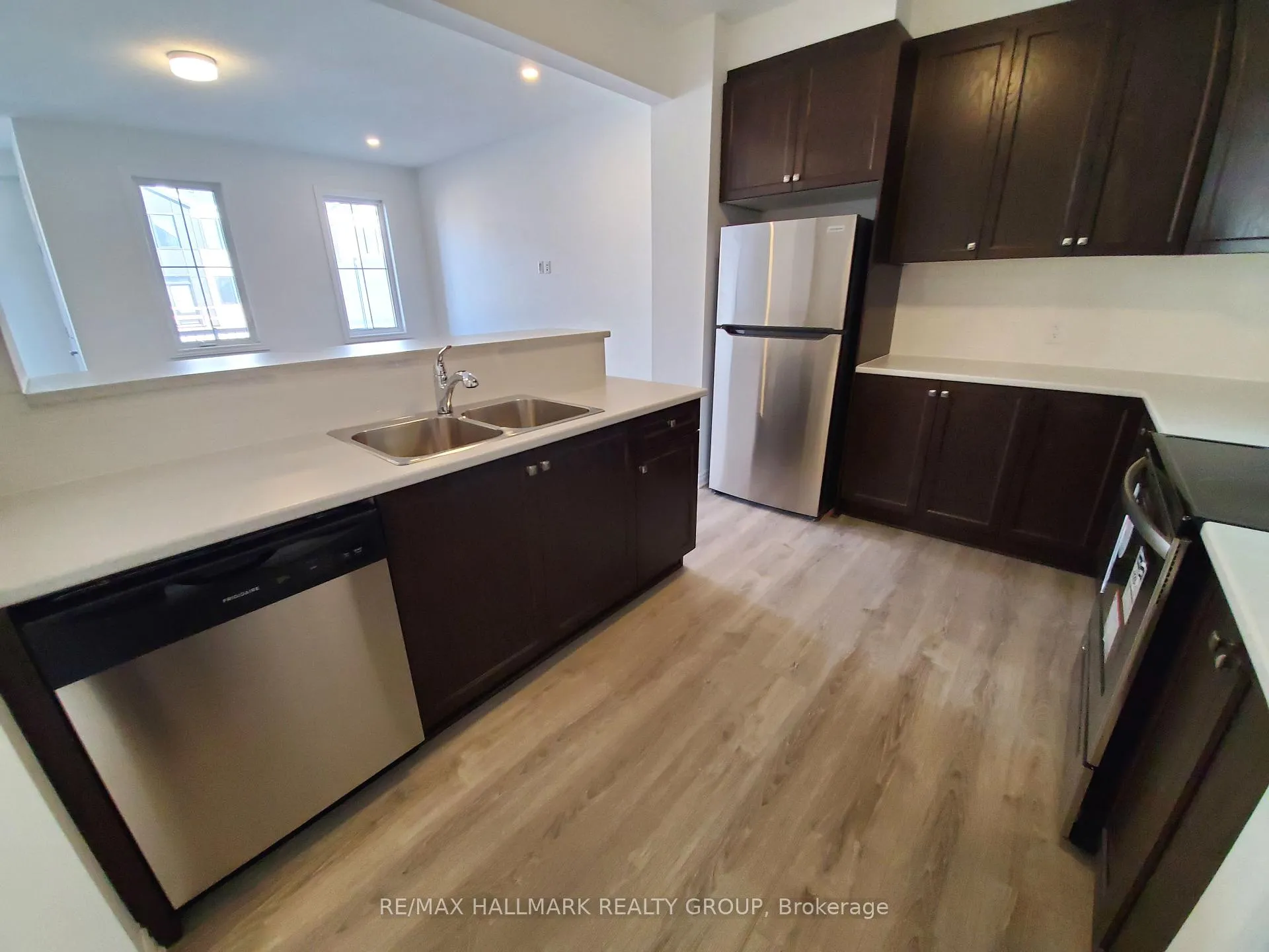 Photo 9 of 85 Ballinora Way, Ottawa, Stittsville (North) — HOMEH