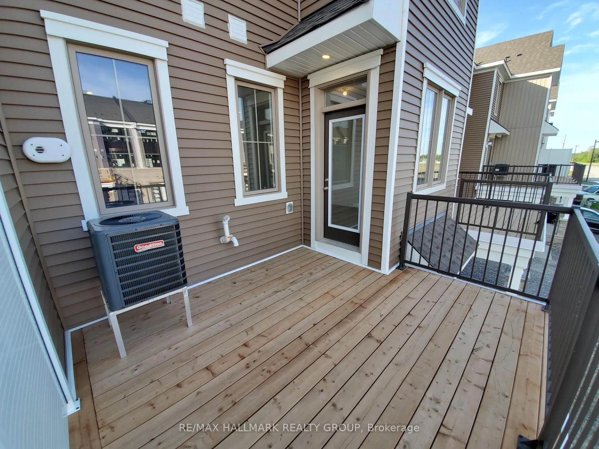 Photo 10 of 85 Ballinora Way, Ottawa, Stittsville (North) — HOMEH
