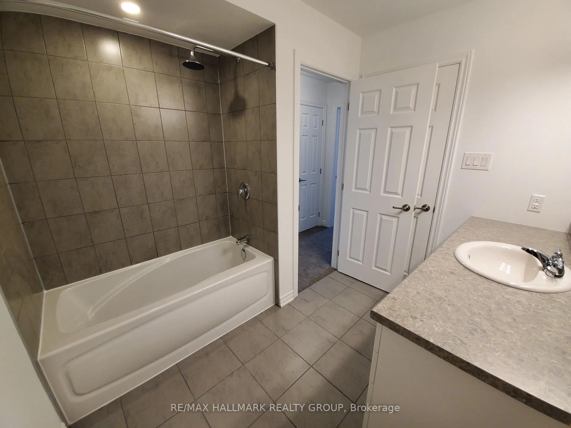 Photo 17 of 85 Ballinora Way, Ottawa, Stittsville (North) — HOMEH