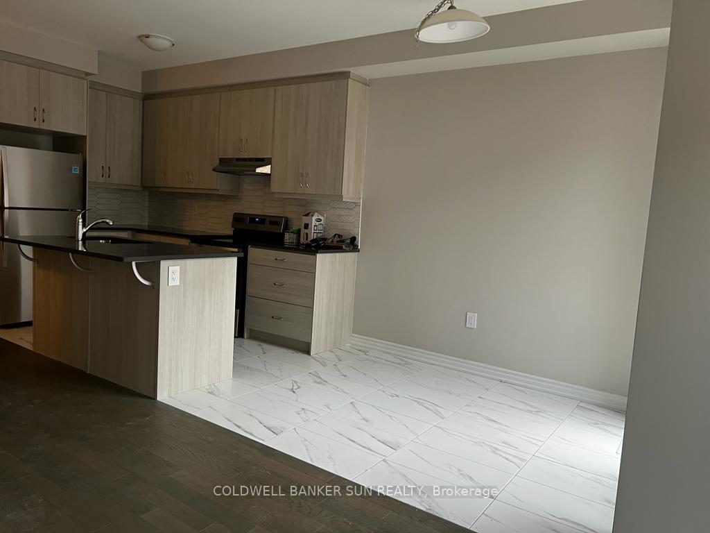 Photo 4 of 22 Keppel Circle, Brampton, Northwest Brampton — HOMEH
