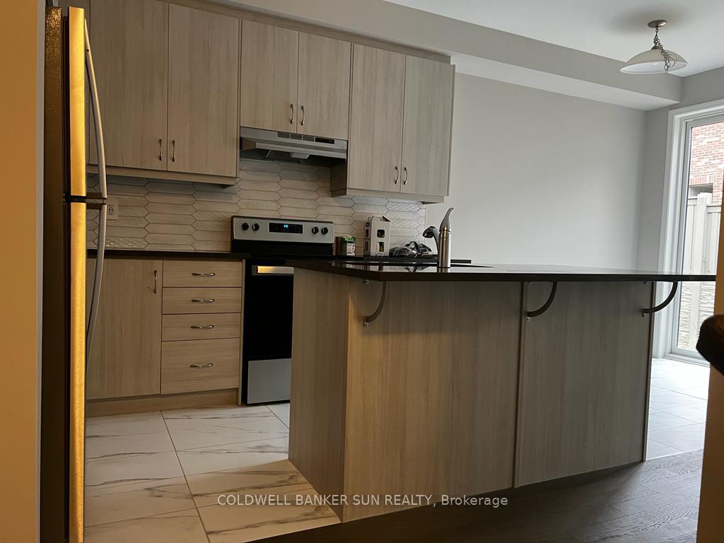 Photo 5 of 22 Keppel Circle, Brampton, Northwest Brampton — HOMEH
