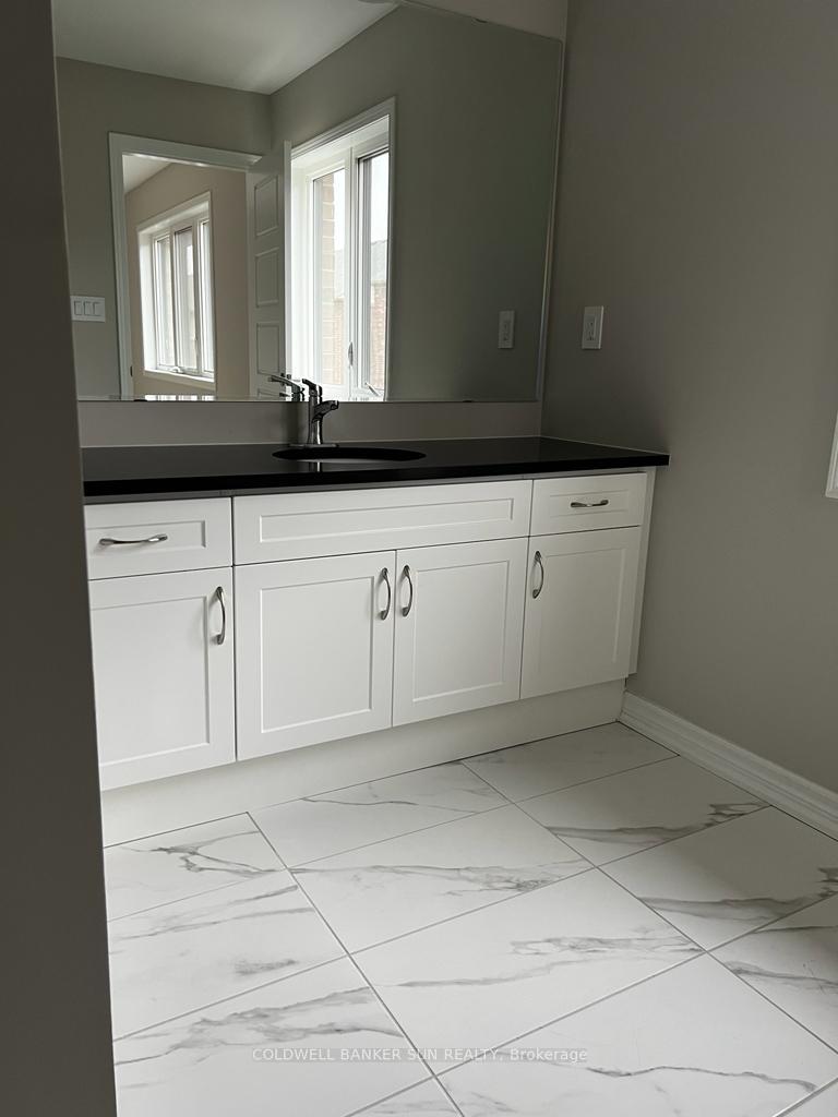Photo 11 of 22 Keppel Circle, Brampton, Northwest Brampton — HOMEH