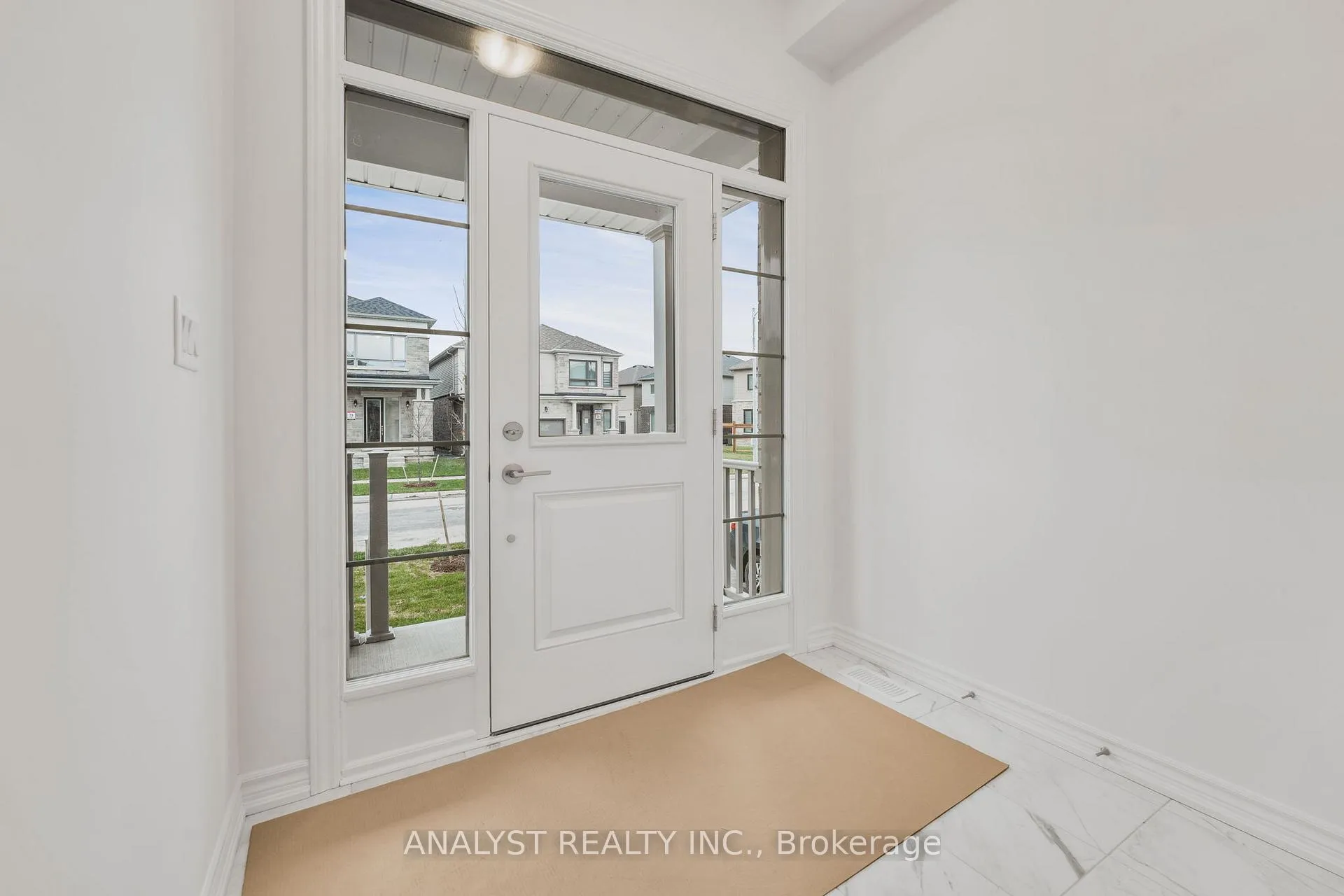 Photo 9 of 11 Gemini Drive, Barrie, Rural Barrie Southeast — HOMEH