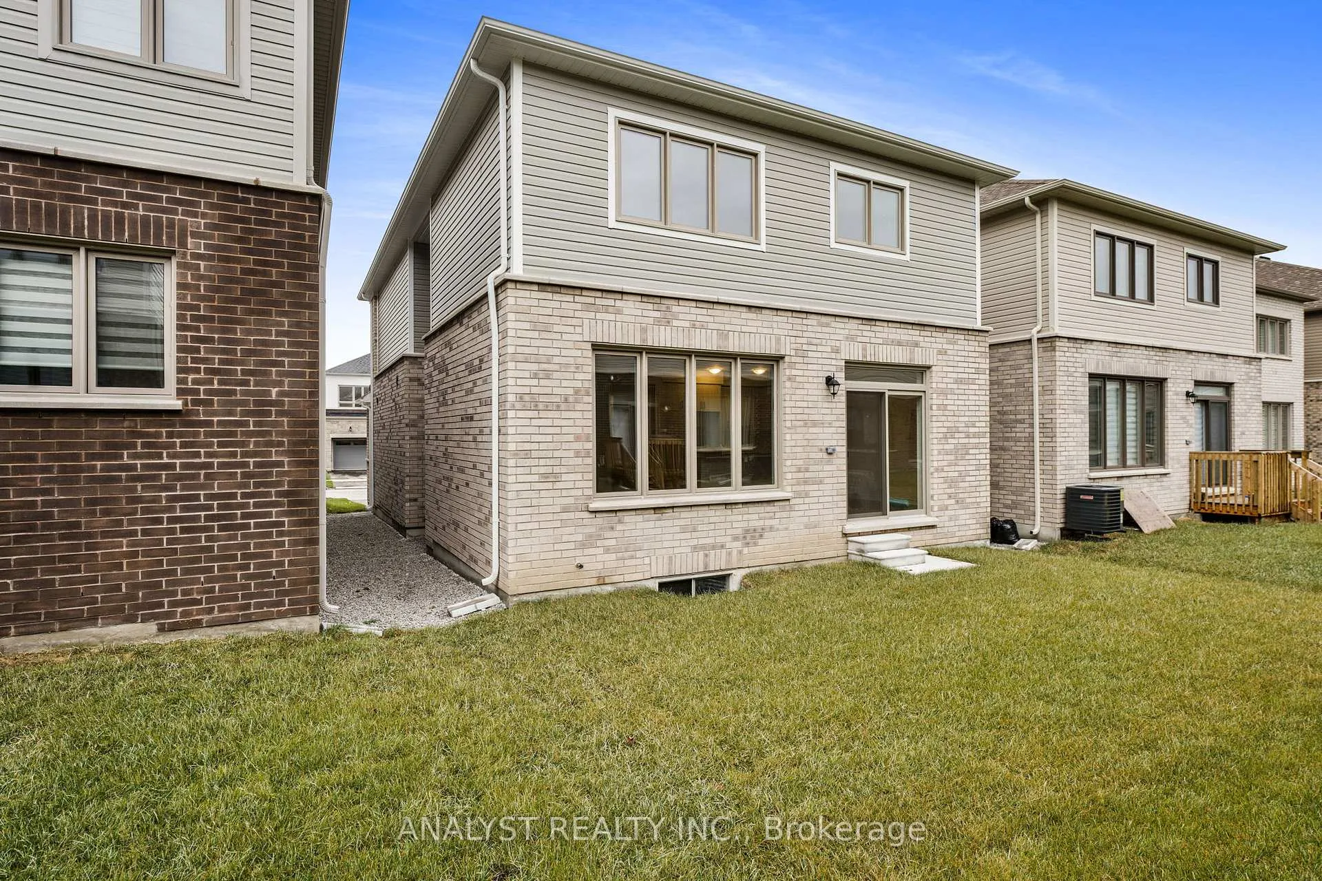 Photo 41 of 11 Gemini Drive, Barrie, Rural Barrie Southeast — HOMEH
