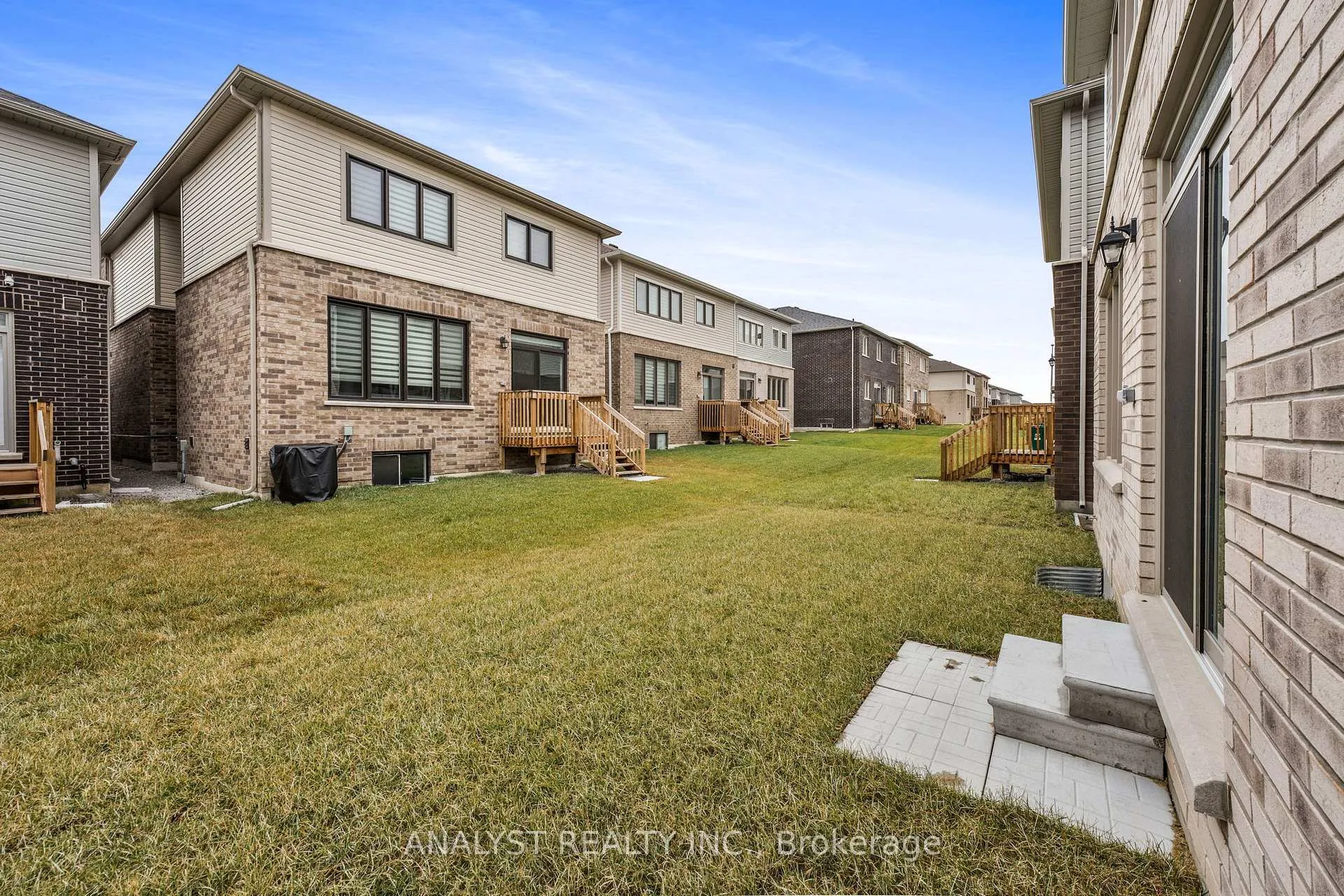 Photo 43 of 11 Gemini Drive, Barrie, Rural Barrie Southeast — HOMEH