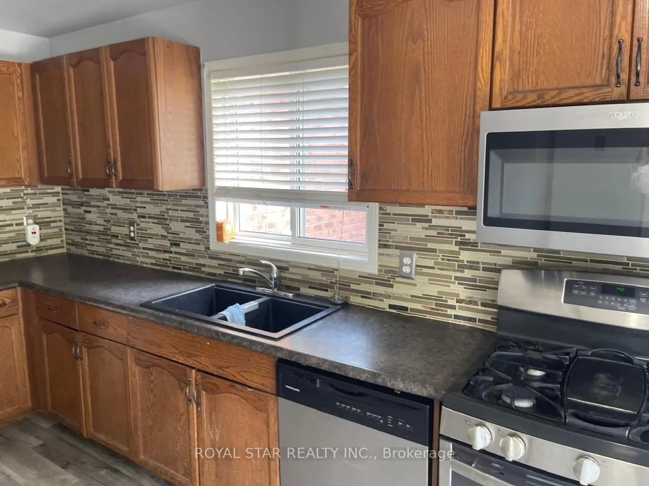 Photo 4 of 563 Park Avenue, Shelburne — HOMEH