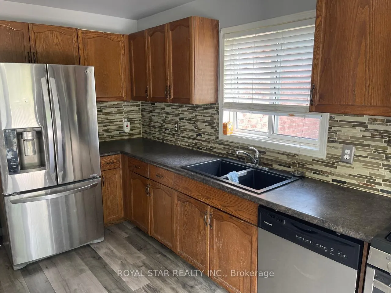 Photo 5 of 563 Park Avenue, Shelburne — HOMEH