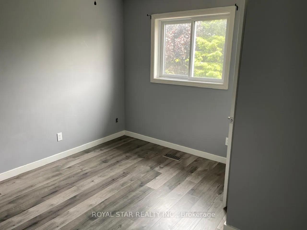 Photo 16 of 563 Park Avenue, Shelburne — HOMEH