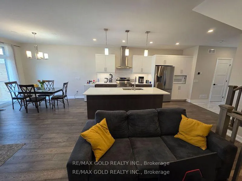 Photo 8 of 7154 Parsa Street, Niagara Falls, Brown — HOMEH