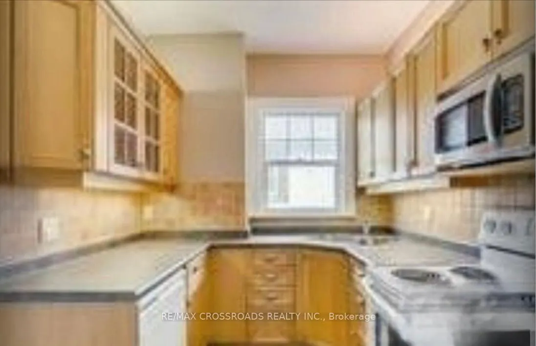 Photo 2 of Unit Main, 69 Lawrence Avenue E, Toronto, Lawrence Park South — HOMEH