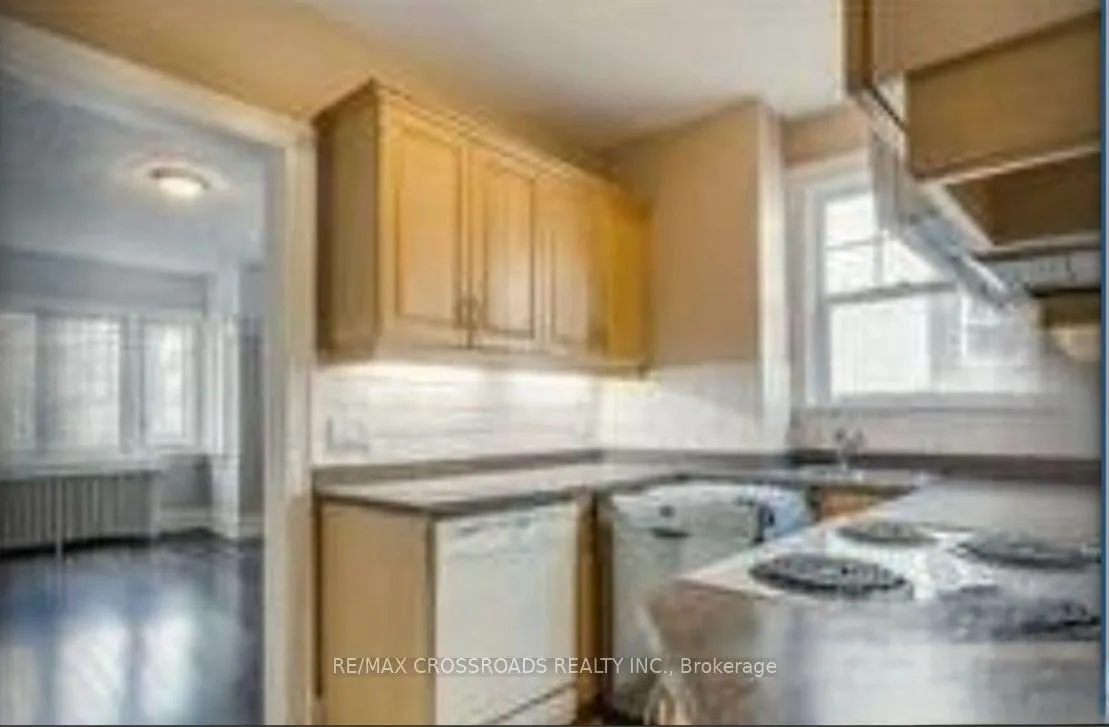 Photo 3 of Unit Main, 69 Lawrence Avenue E, Toronto, Lawrence Park South — HOMEH