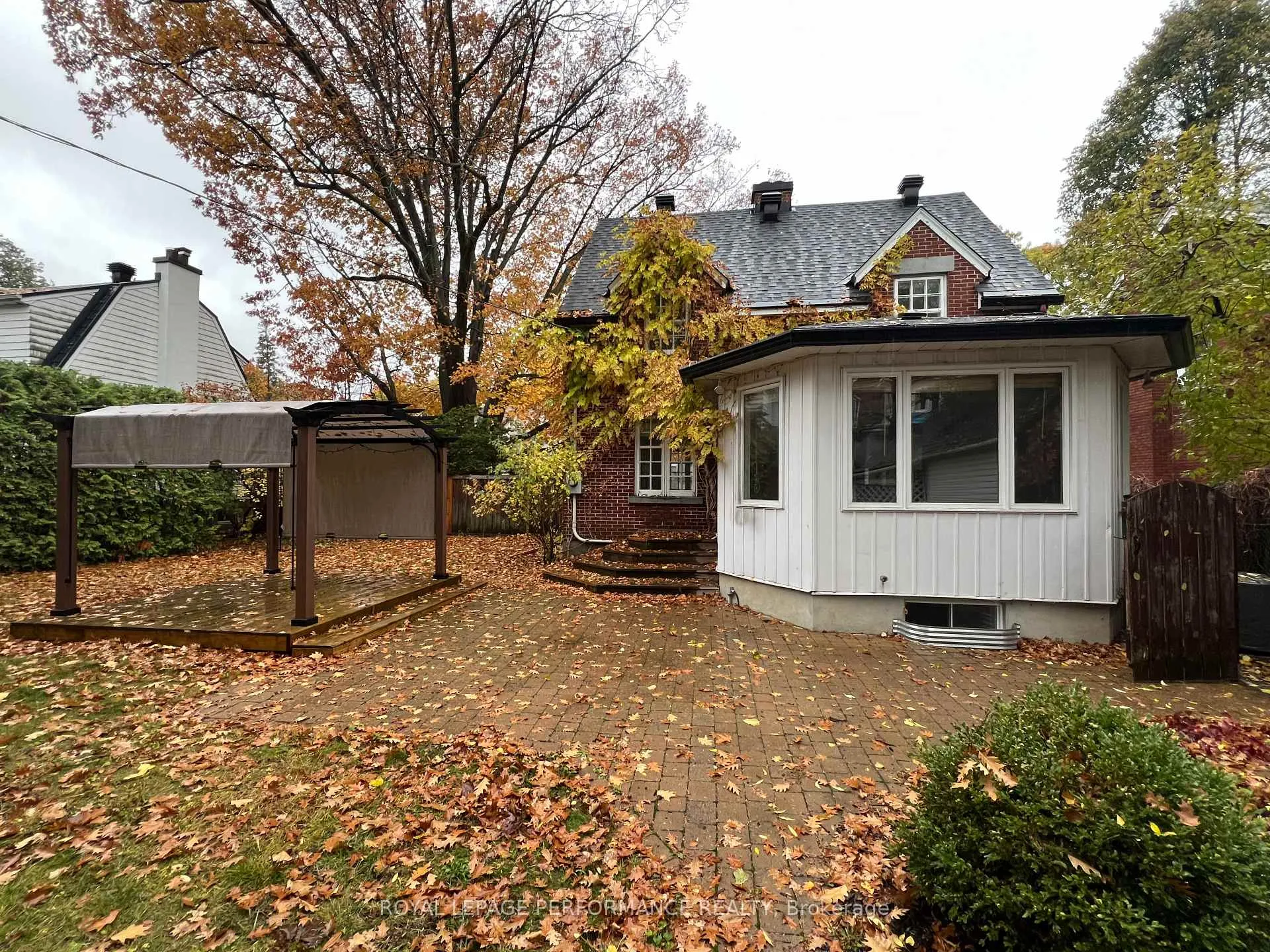 Photo 3 of 577 Mansfield Avenue S, Ottawa, McKellar Heights/Glabar Park — HOMEH