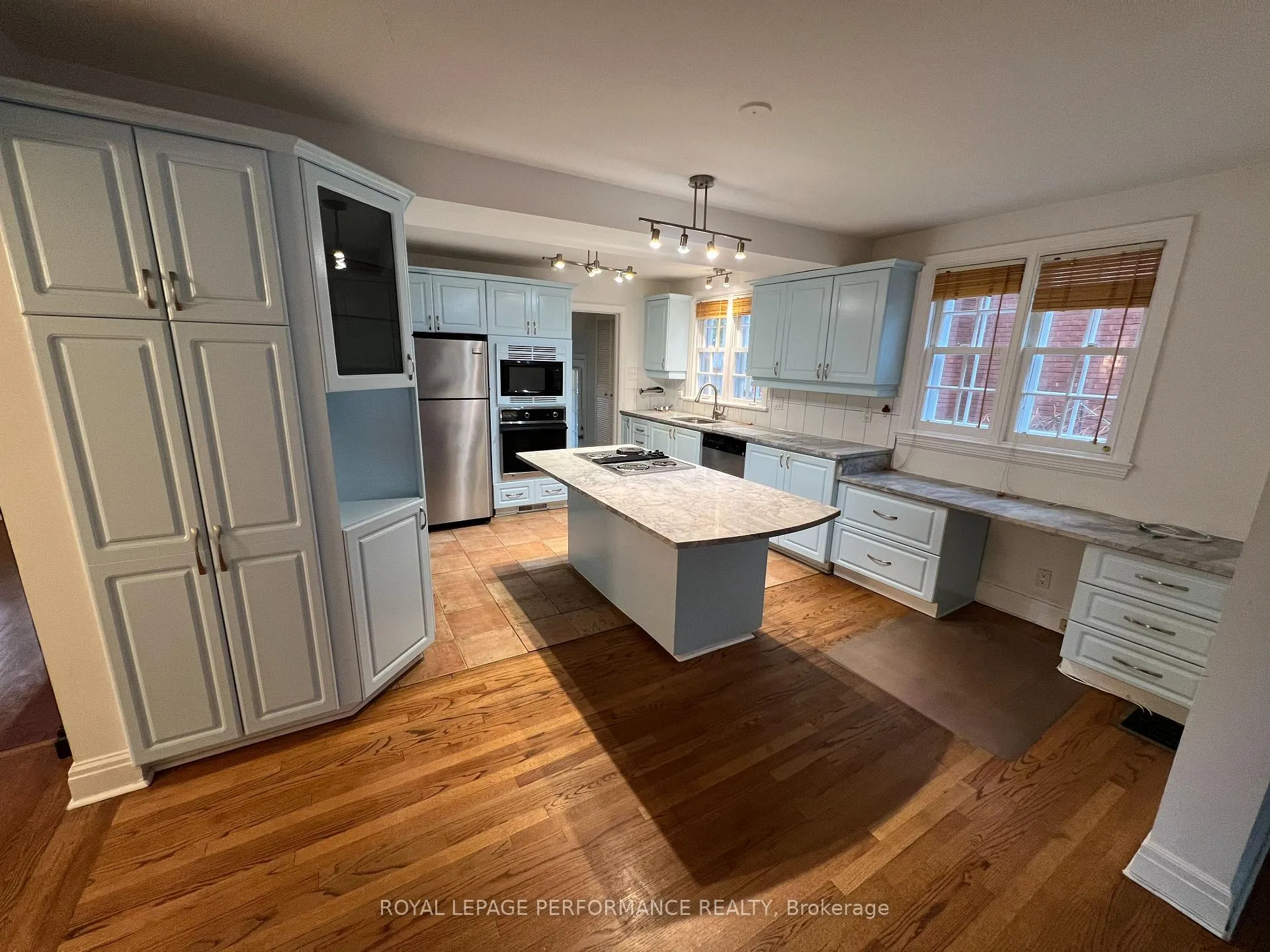 Photo 8 of 577 Mansfield Avenue S, Ottawa, McKellar Heights/Glabar Park — HOMEH