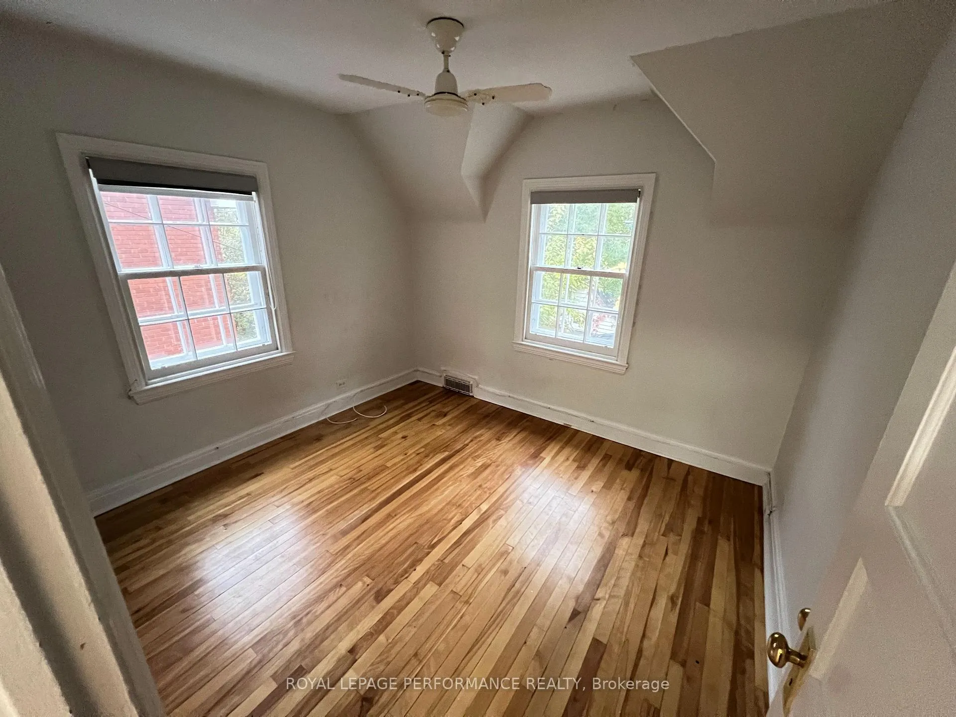 Photo 12 of 577 Mansfield Avenue S, Ottawa, McKellar Heights/Glabar Park — HOMEH
