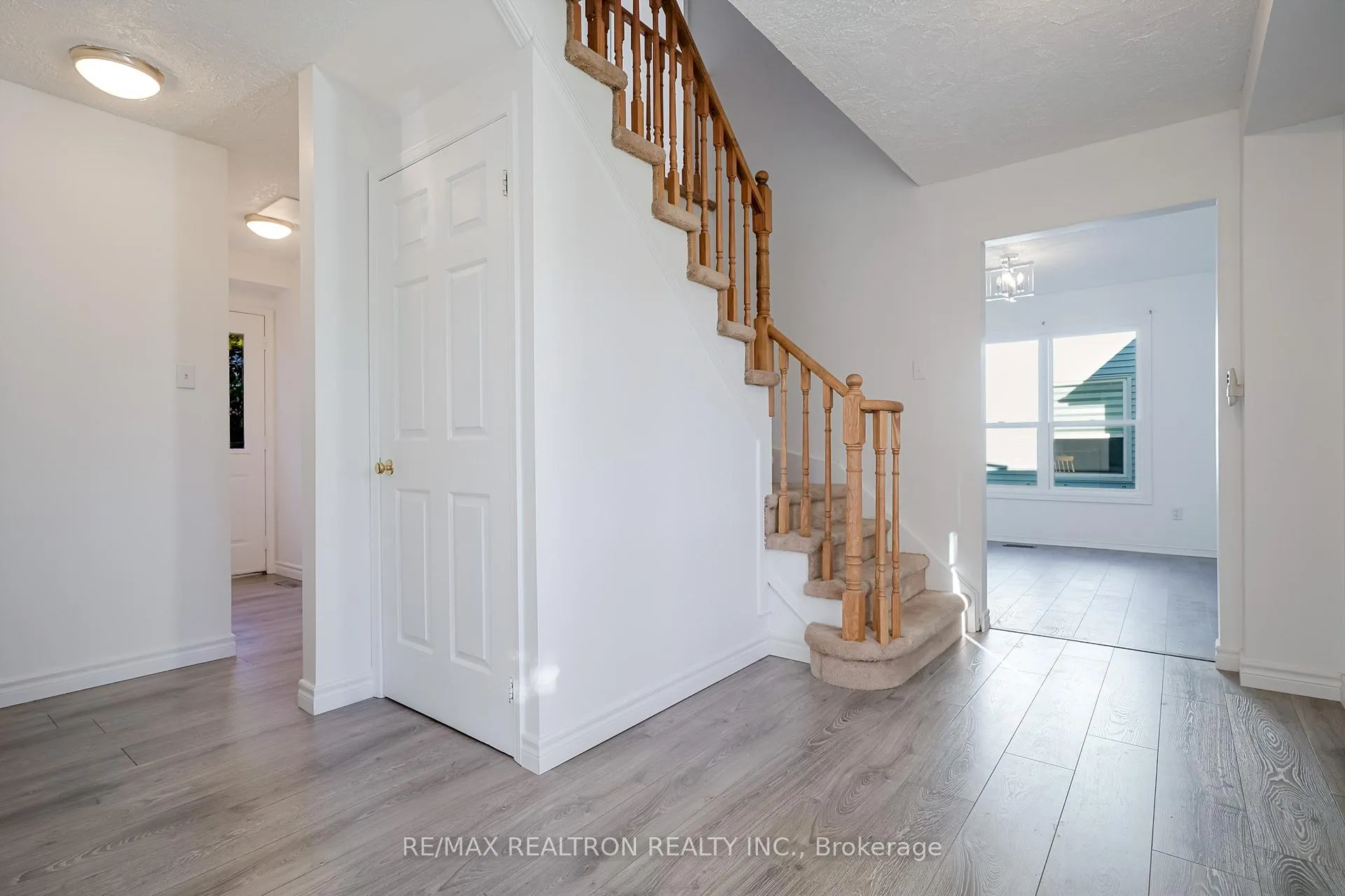Photo 9 of 1069 Ripley Crescent, Oshawa, Pinecrest — HOMEH