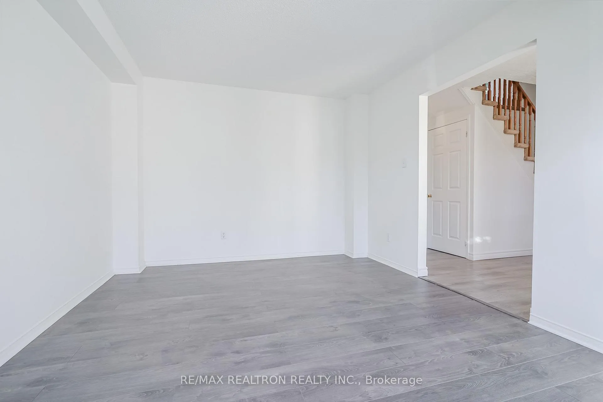 Photo 12 of 1069 Ripley Crescent, Oshawa, Pinecrest — HOMEH