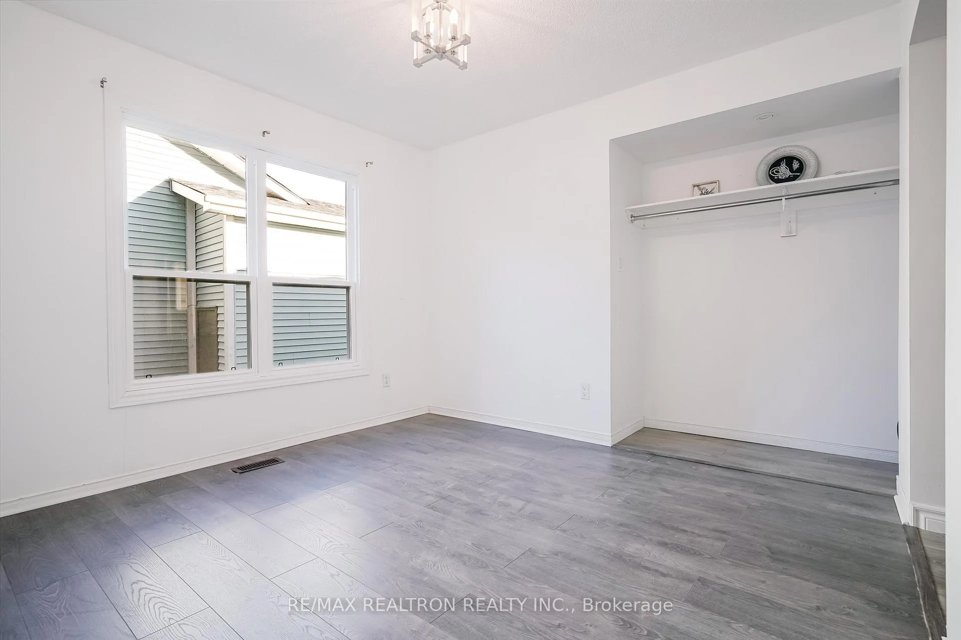 Photo 13 of 1069 Ripley Crescent, Oshawa, Pinecrest — HOMEH