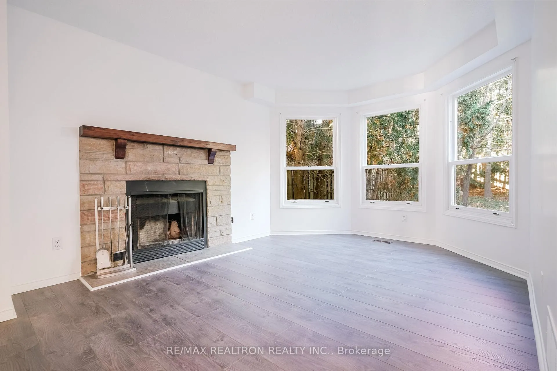 Photo 15 of 1069 Ripley Crescent, Oshawa, Pinecrest — HOMEH