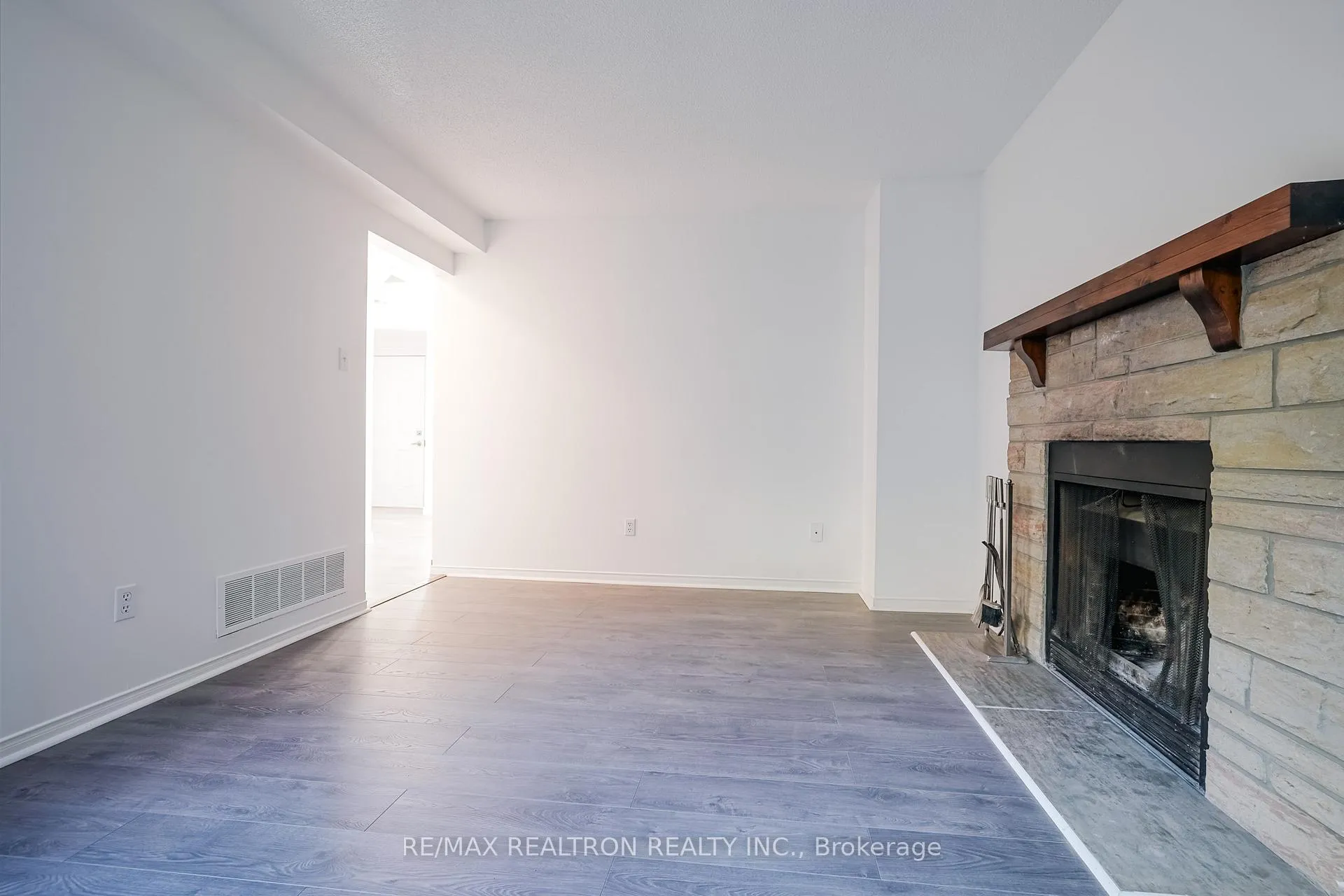 Photo 16 of 1069 Ripley Crescent, Oshawa, Pinecrest — HOMEH