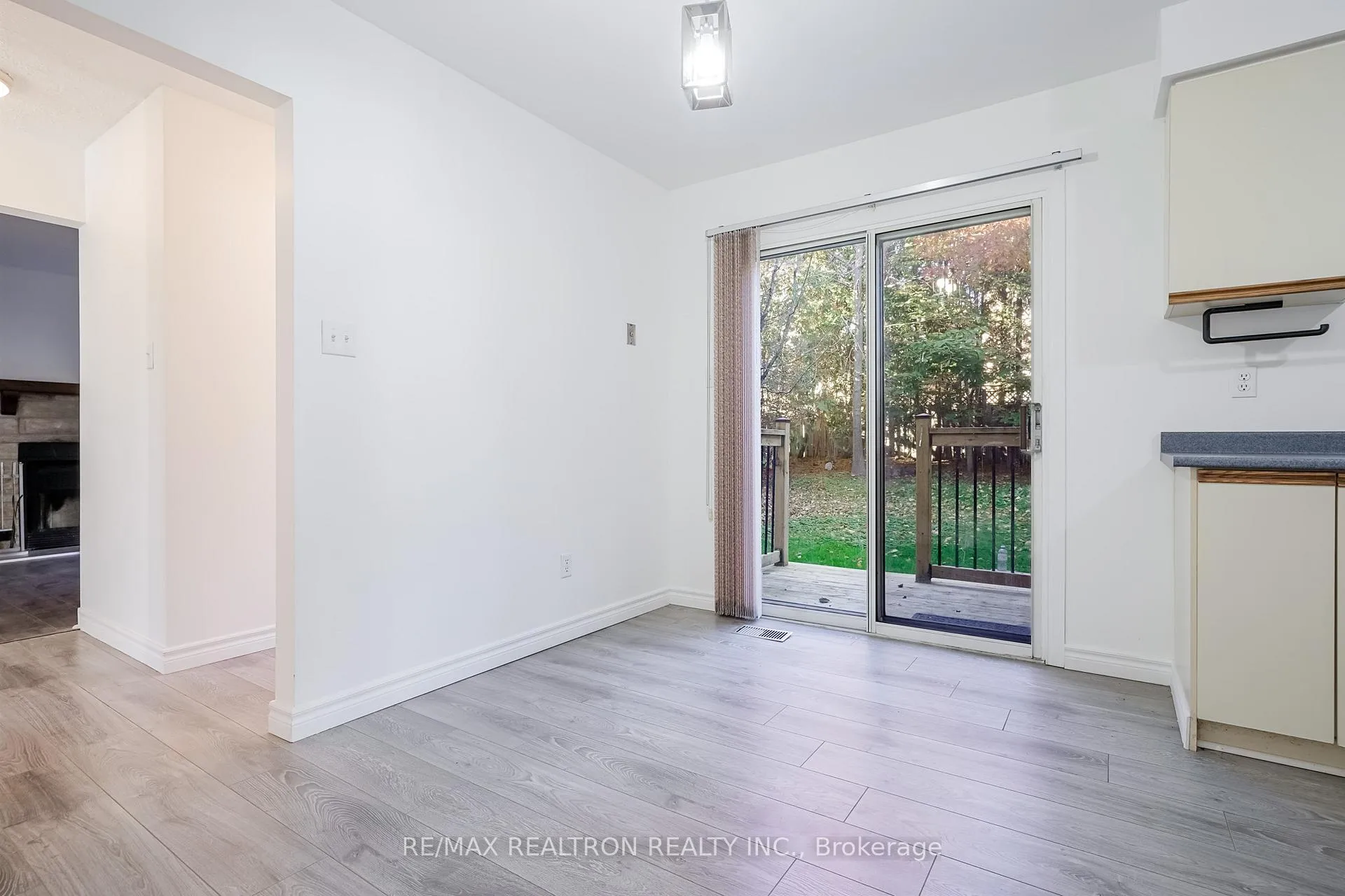 Photo 17 of 1069 Ripley Crescent, Oshawa, Pinecrest — HOMEH