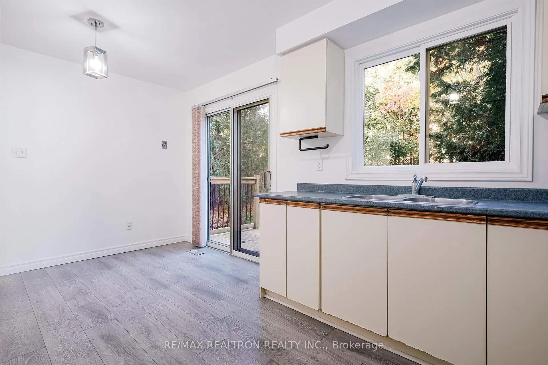 Photo 18 of 1069 Ripley Crescent, Oshawa, Pinecrest — HOMEH