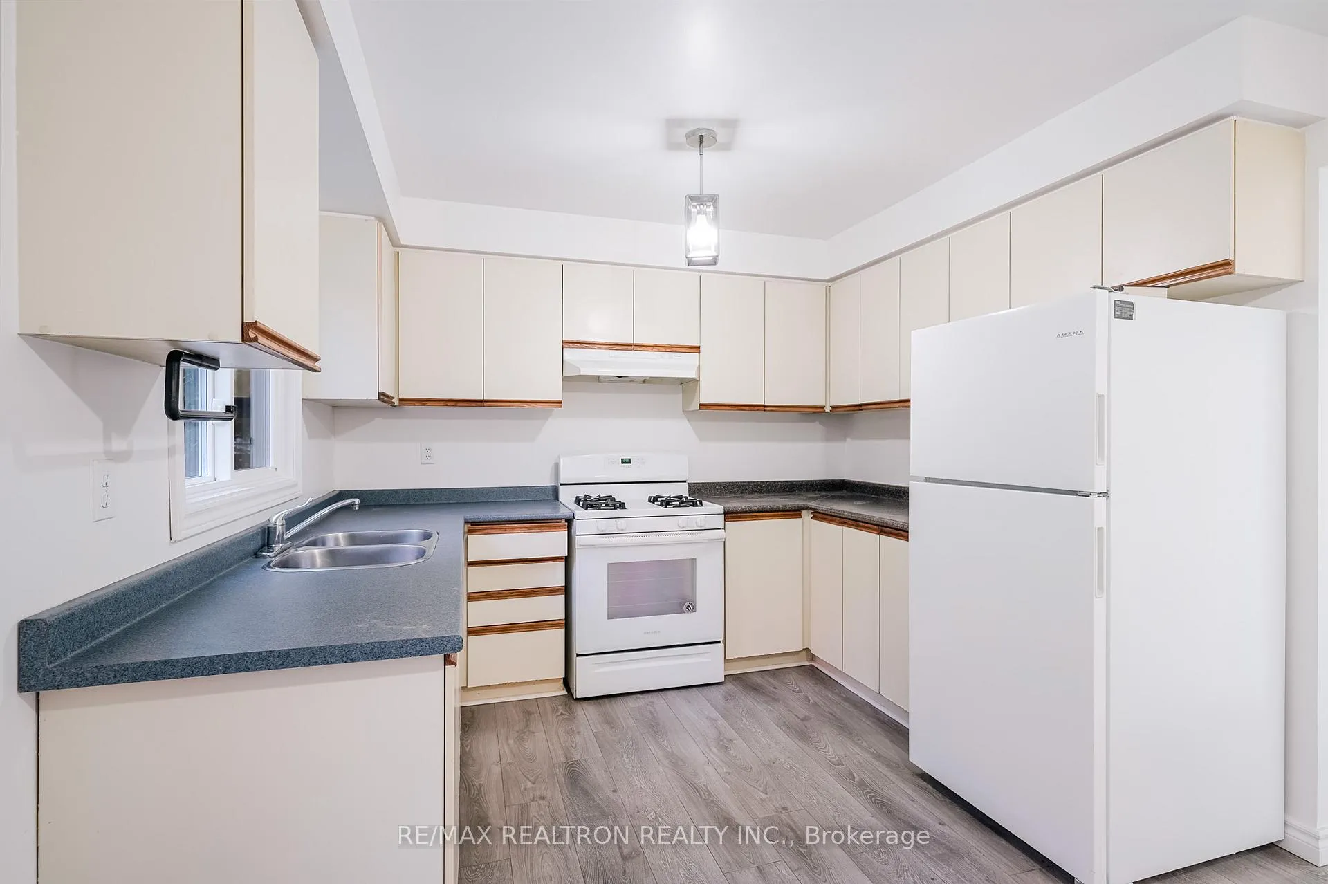 Photo 20 of 1069 Ripley Crescent, Oshawa, Pinecrest — HOMEH