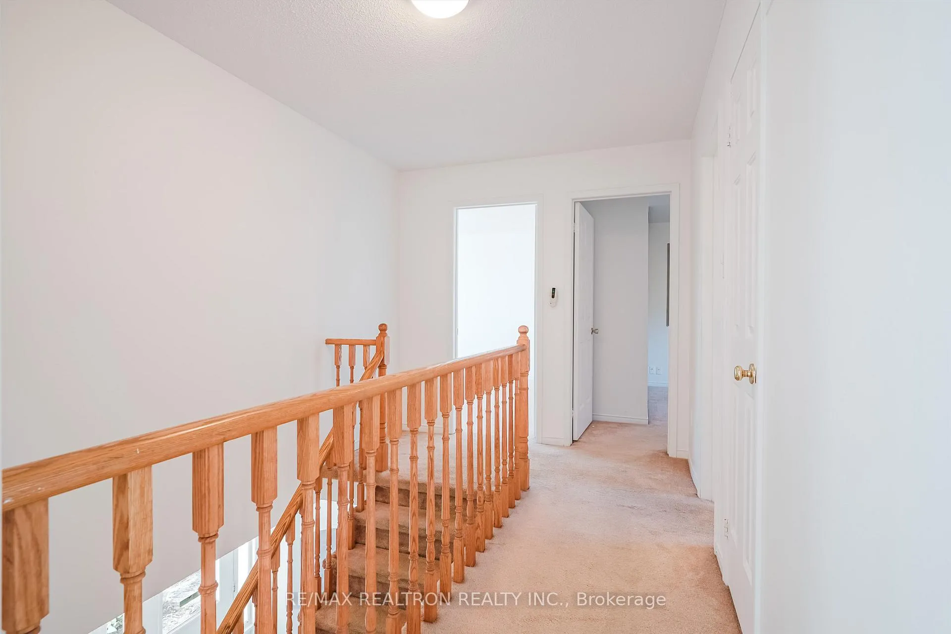 Photo 24 of 1069 Ripley Crescent, Oshawa, Pinecrest — HOMEH
