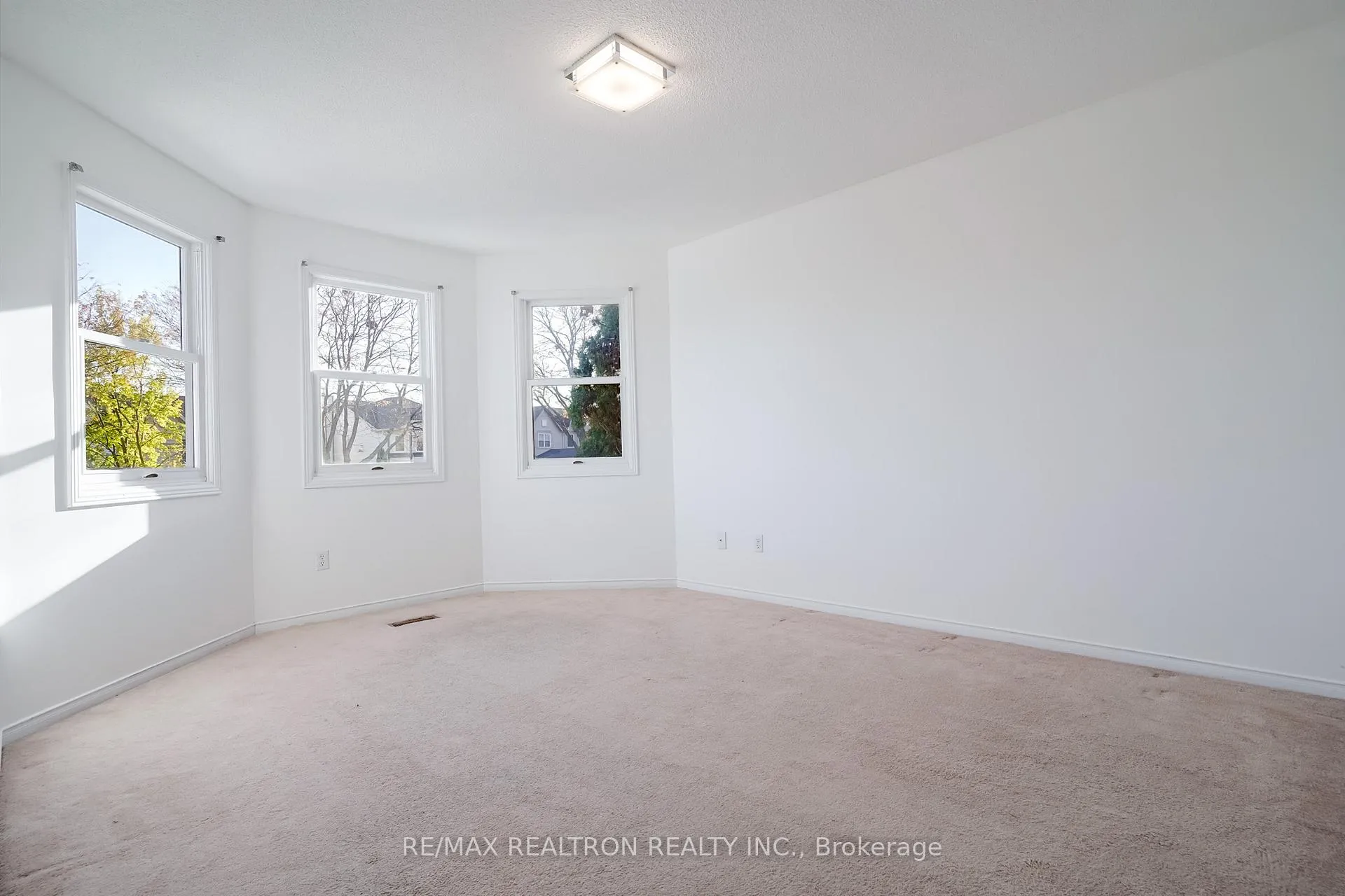 Photo 27 of 1069 Ripley Crescent, Oshawa, Pinecrest — HOMEH
