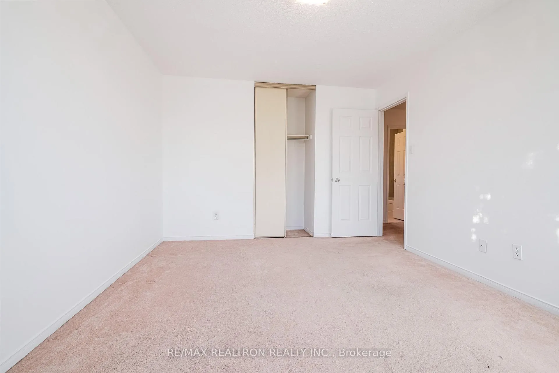 Photo 30 of 1069 Ripley Crescent, Oshawa, Pinecrest — HOMEH