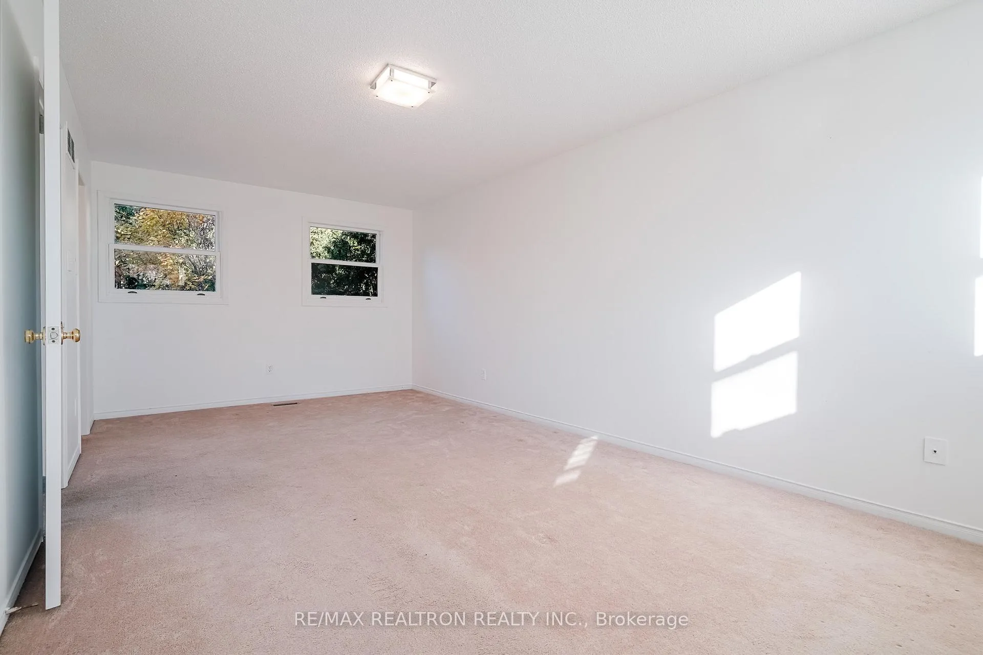 Photo 31 of 1069 Ripley Crescent, Oshawa, Pinecrest — HOMEH