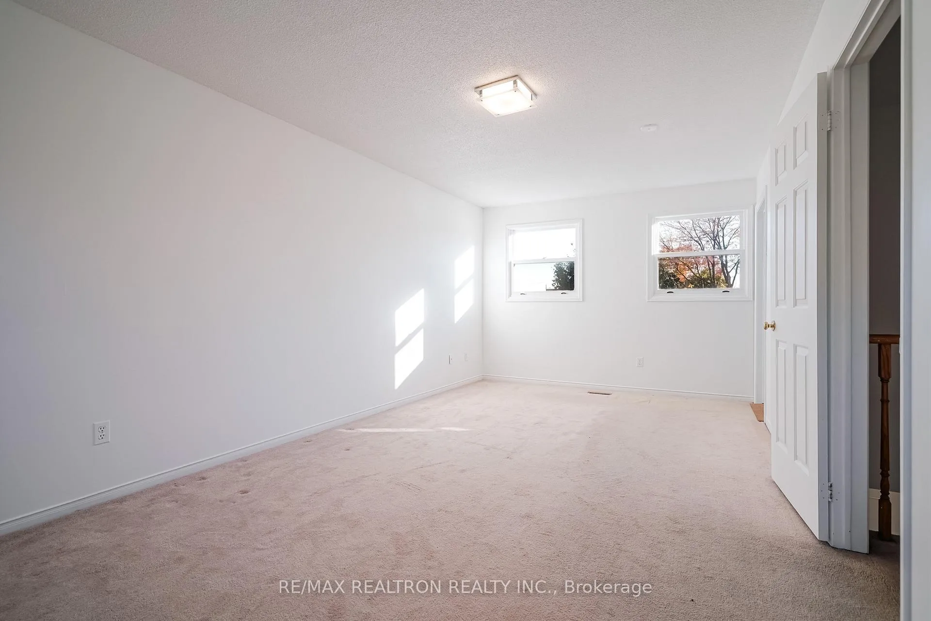 Photo 33 of 1069 Ripley Crescent, Oshawa, Pinecrest — HOMEH