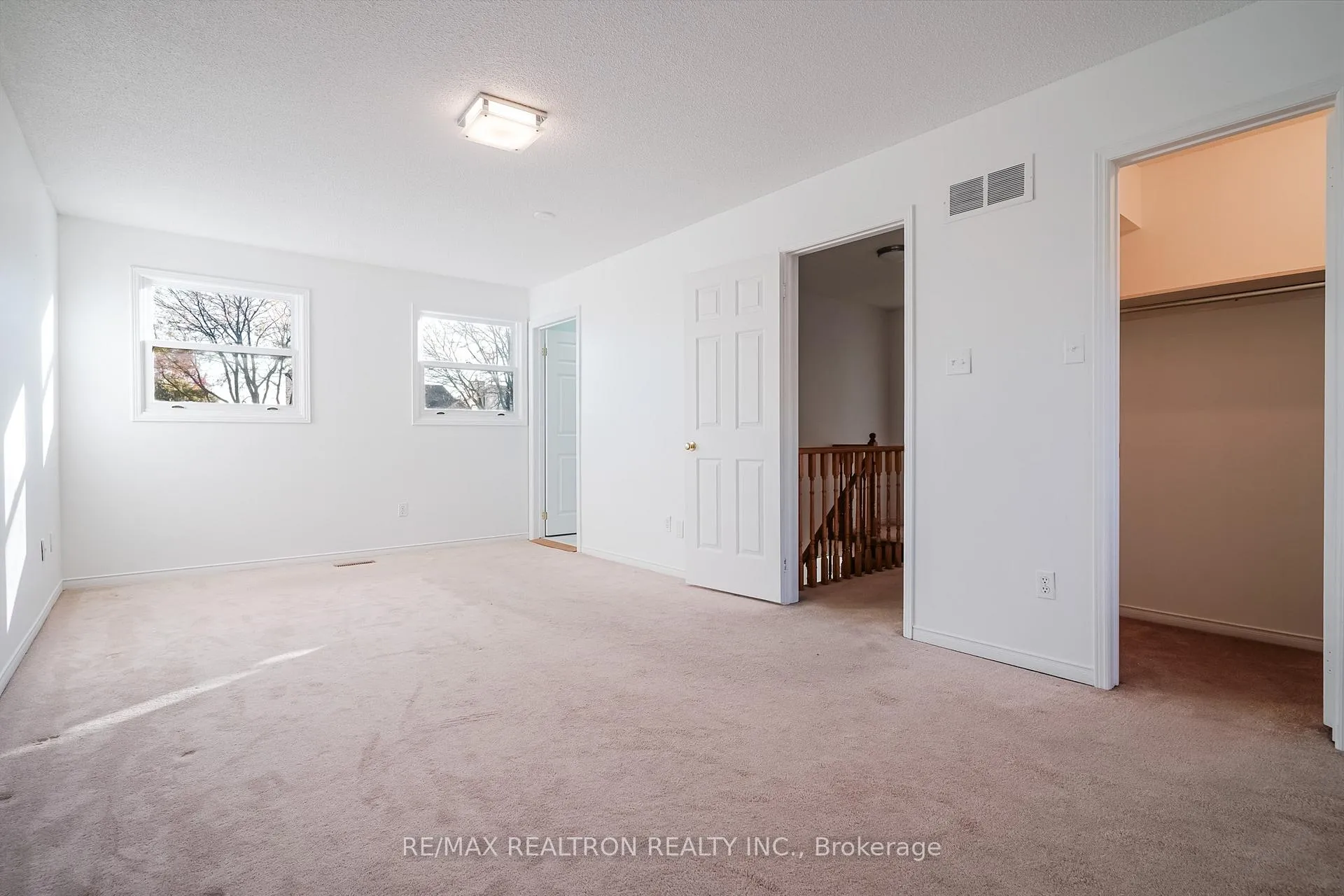 Photo 35 of 1069 Ripley Crescent, Oshawa, Pinecrest — HOMEH