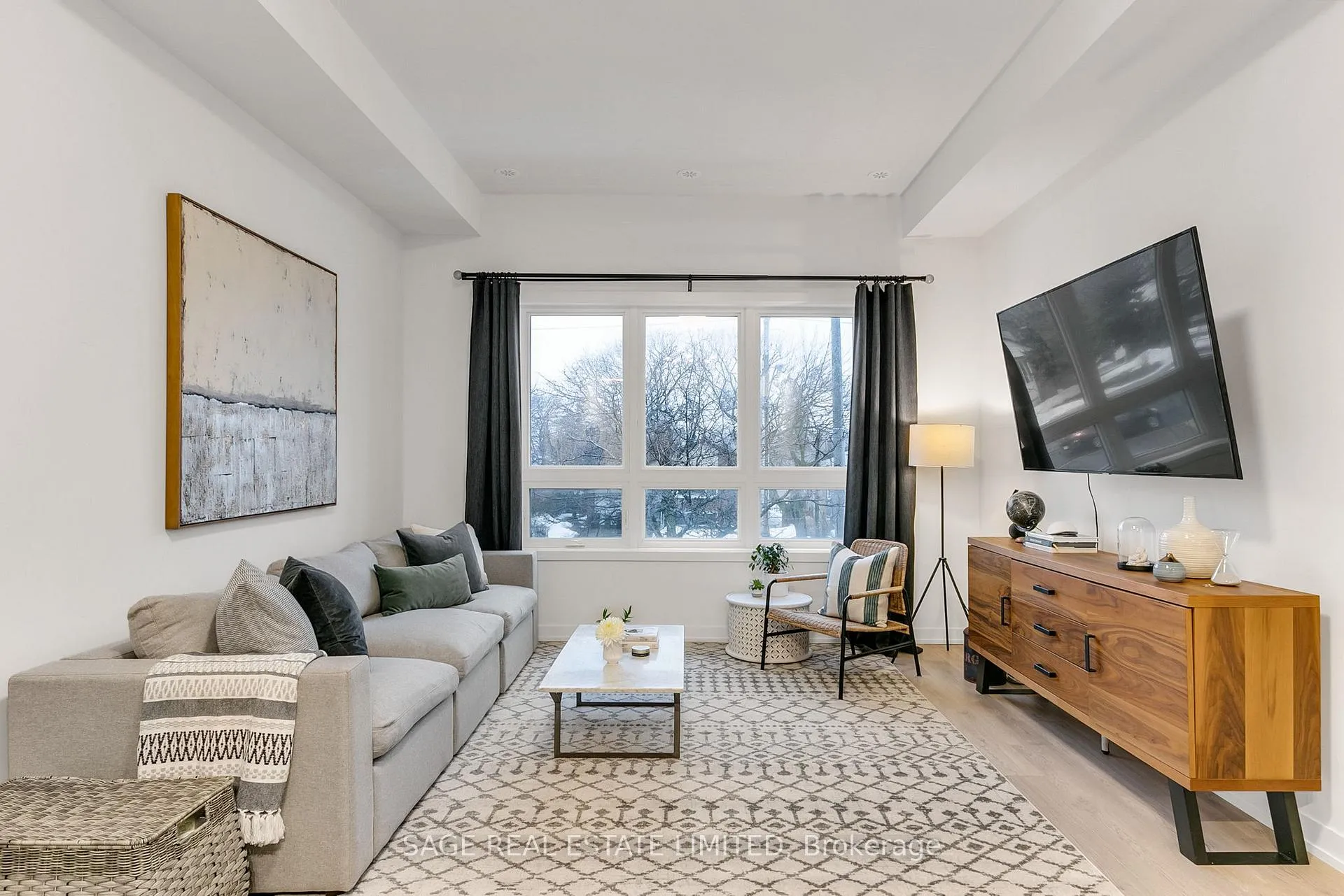 Front of Unit 103, 3686 St Clair Avenue E