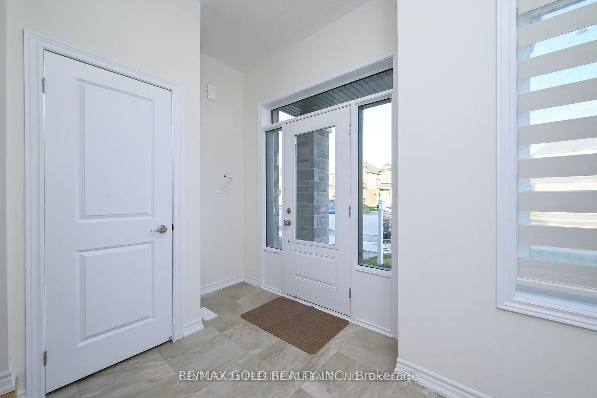 Photo 3 of 161 Terry Fox Drive, Barrie, Rural Barrie Southeast — HOMEH