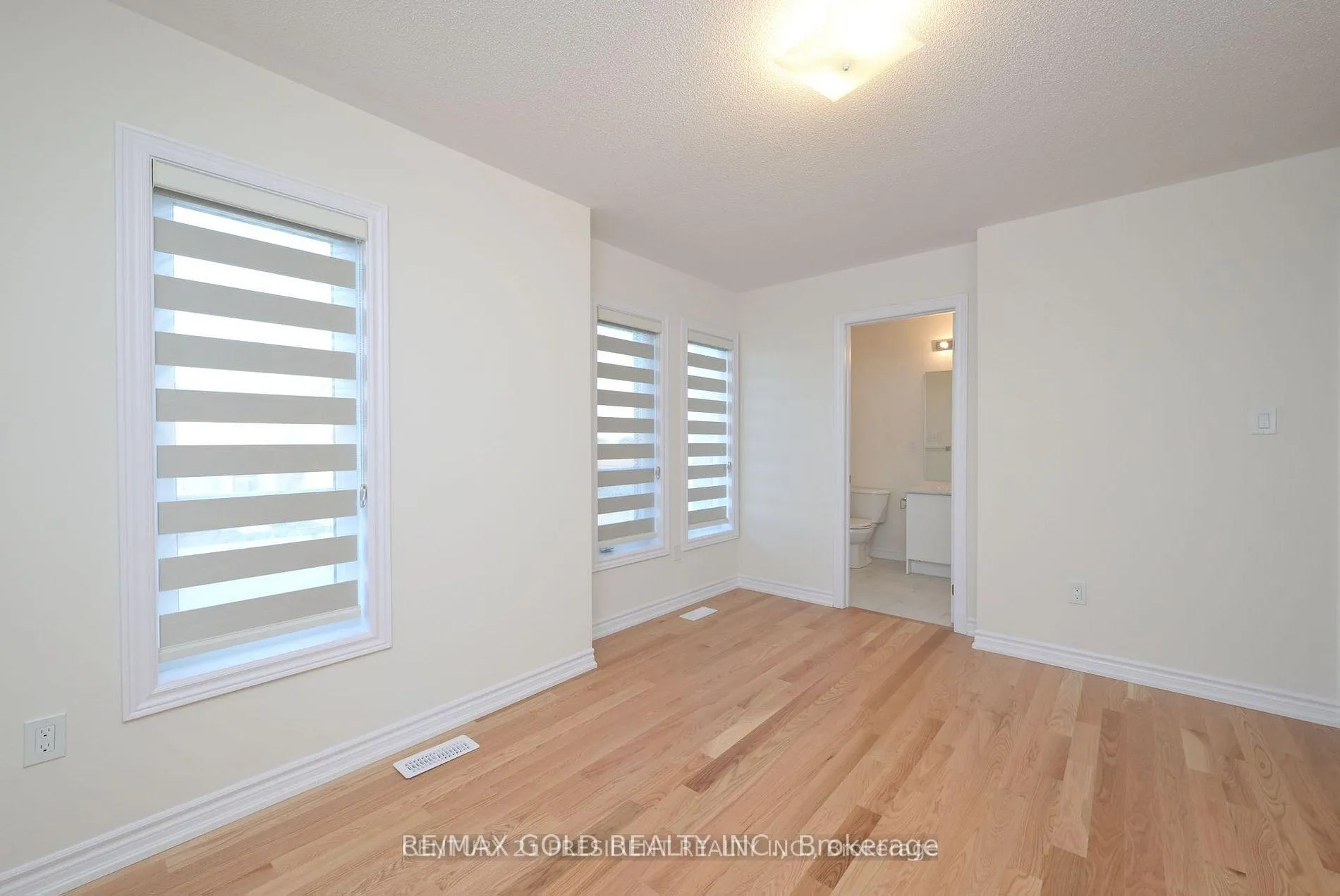 Photo 25 of 161 Terry Fox Drive, Barrie, Rural Barrie Southeast — HOMEH