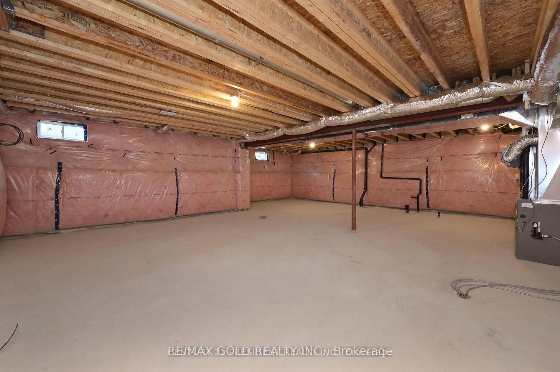 Photo 32 of 161 Terry Fox Drive, Barrie, Rural Barrie Southeast — HOMEH