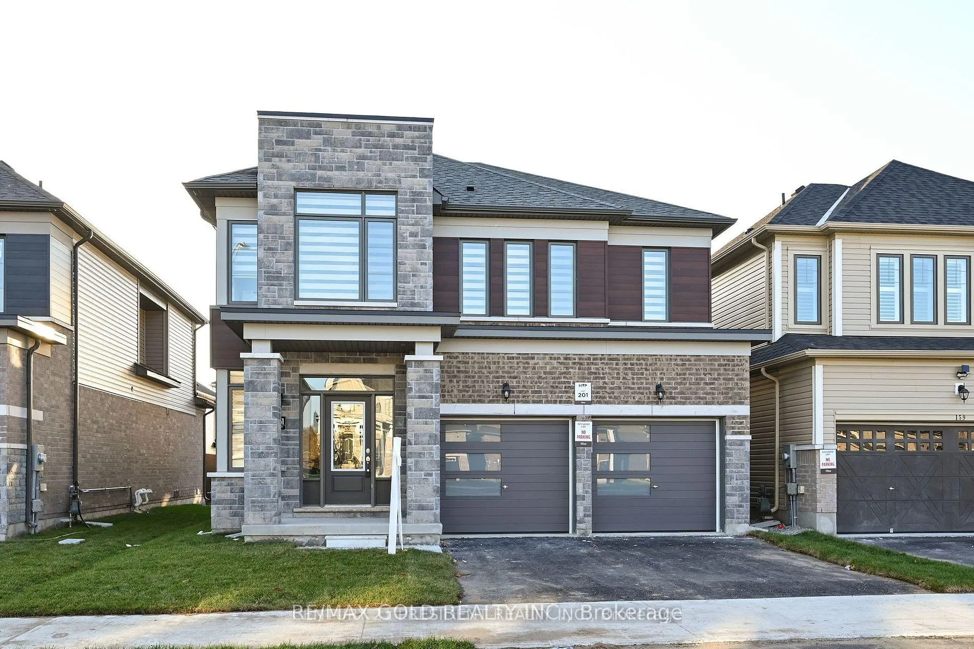Photo 34 of 161 Terry Fox Drive, Barrie, Rural Barrie Southeast — HOMEH