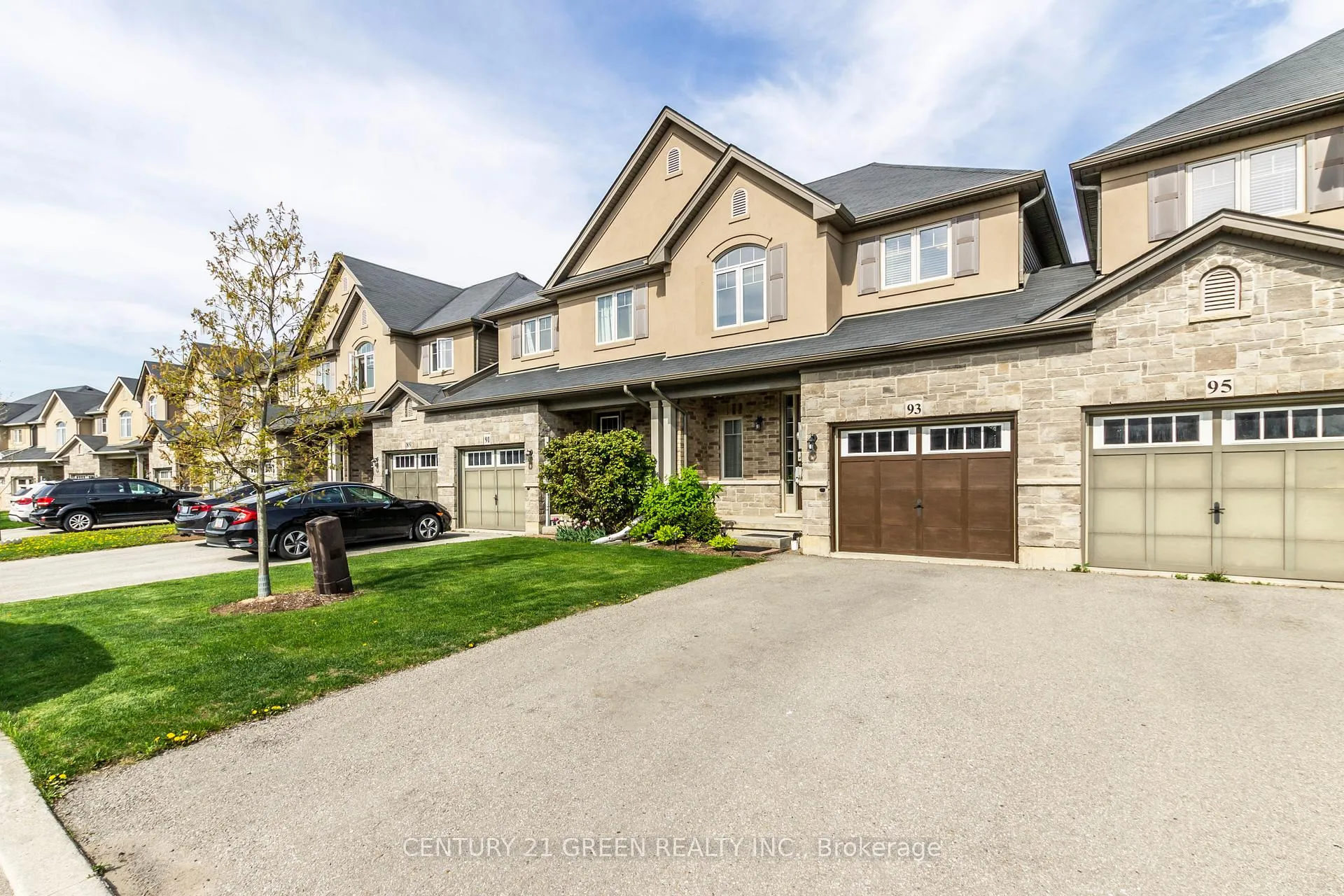 Photo 2 of 93 Sexton Crescent, Hamilton, Ancaster — HOMEH