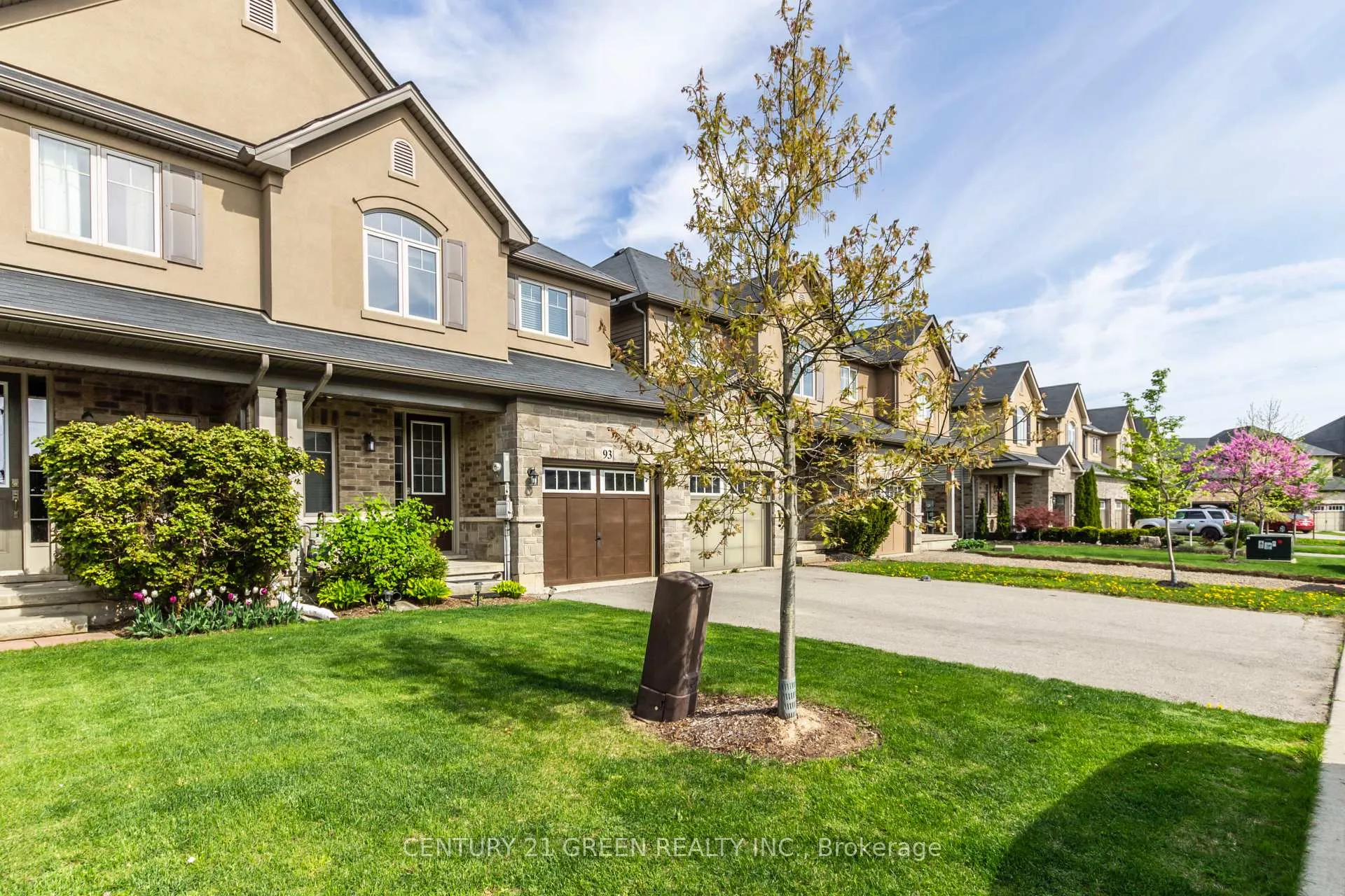 Photo 3 of 93 Sexton Crescent, Hamilton, Ancaster — HOMEH