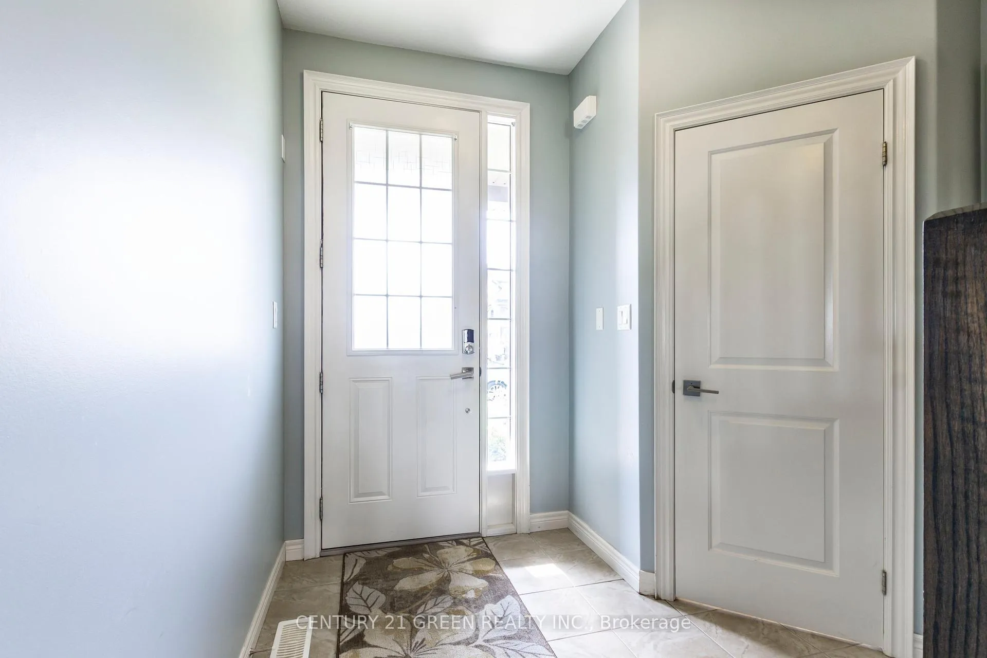 Photo 6 of 93 Sexton Crescent, Hamilton, Ancaster — HOMEH