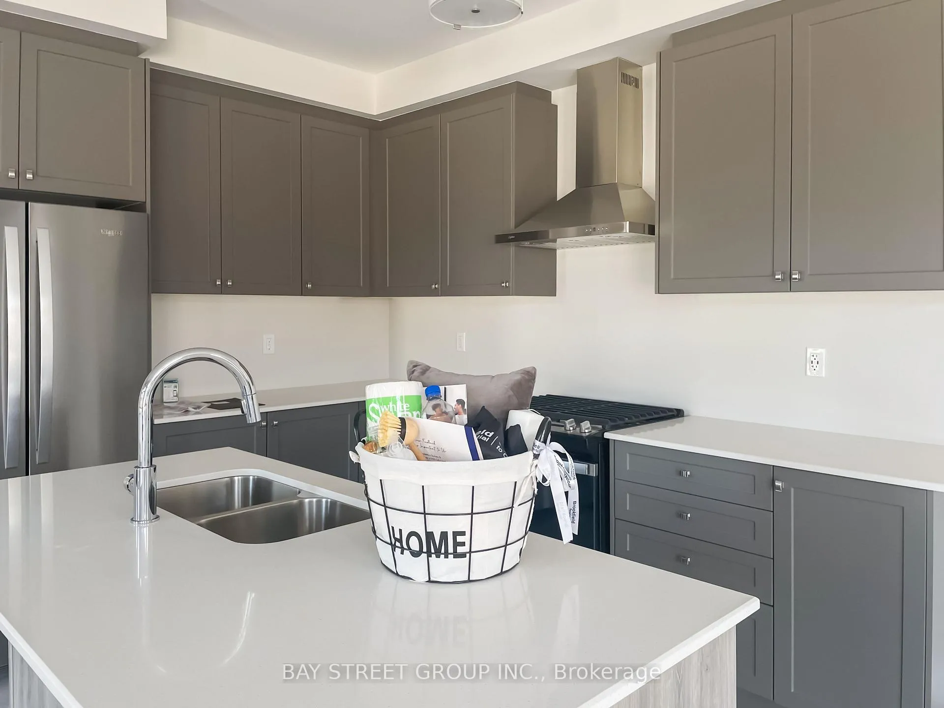 Photo 7 of 993 Crowsnest Hollow, Pickering, Rural Pickering — HOMEH