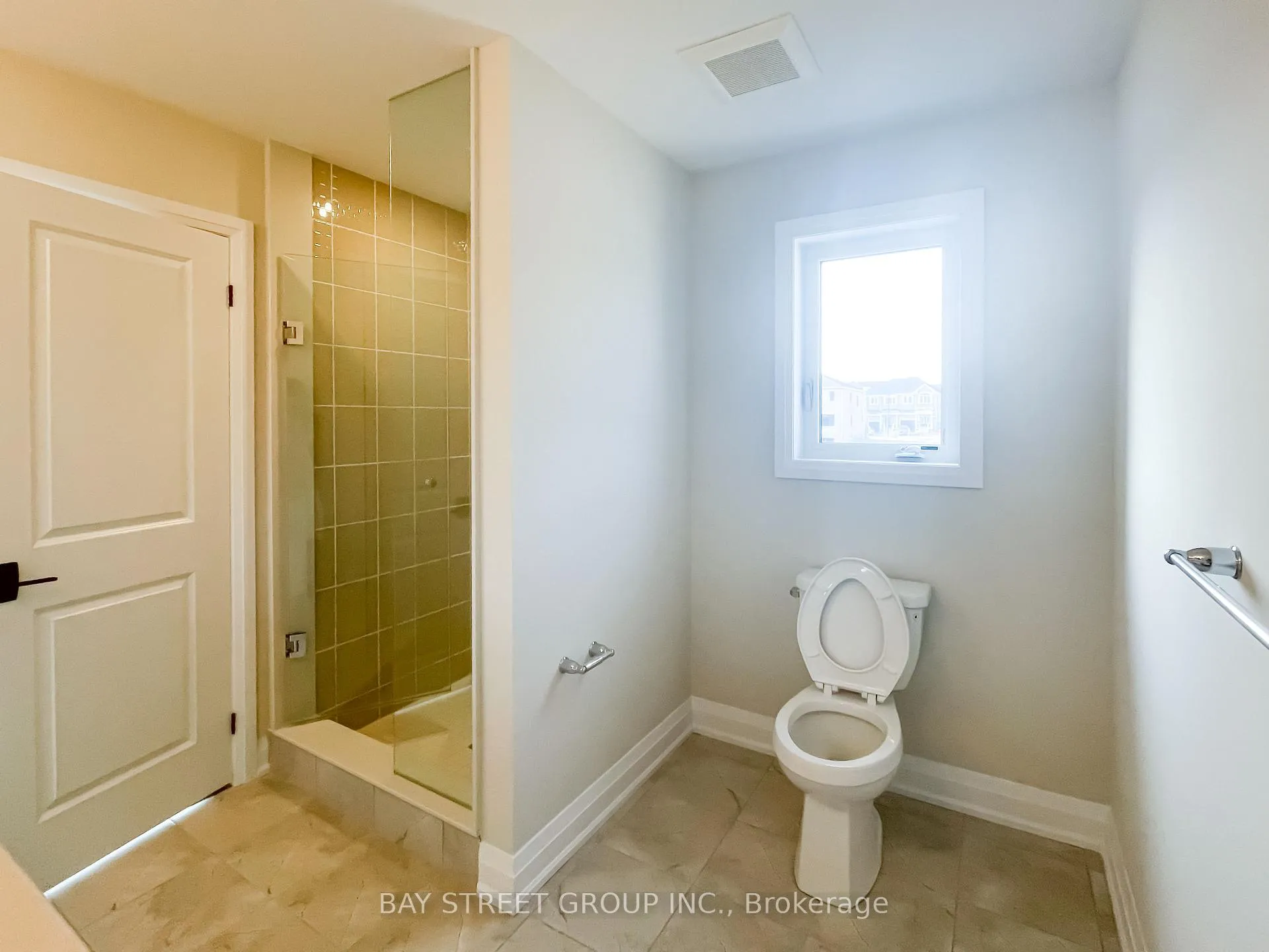 Photo 18 of 993 Crowsnest Hollow, Pickering, Rural Pickering — HOMEH