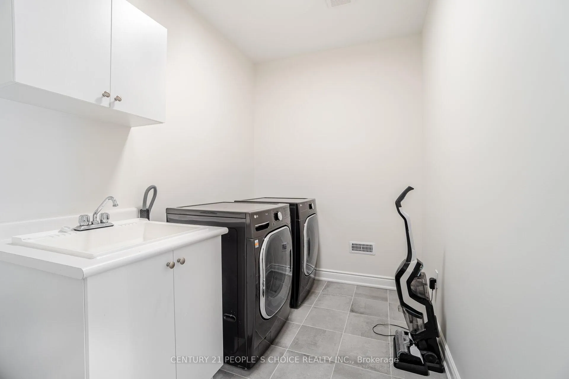 Photo 37 of Unit Main, 57 Pond View Gate, Hamilton, Waterdown — HOMEH