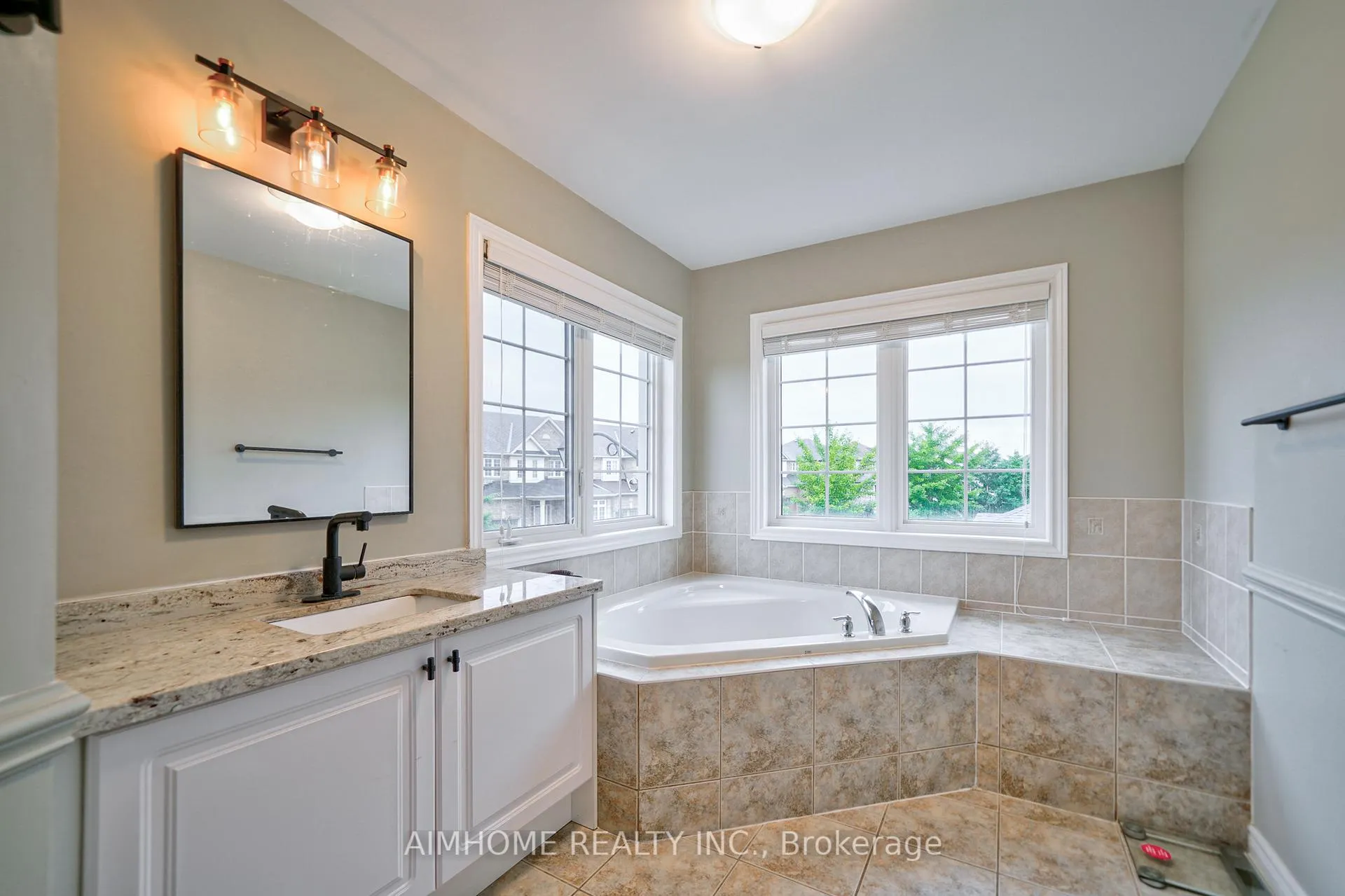 Photo 23 of 45 Darren Hill Trail, Markham, Greensborough — HOMEH