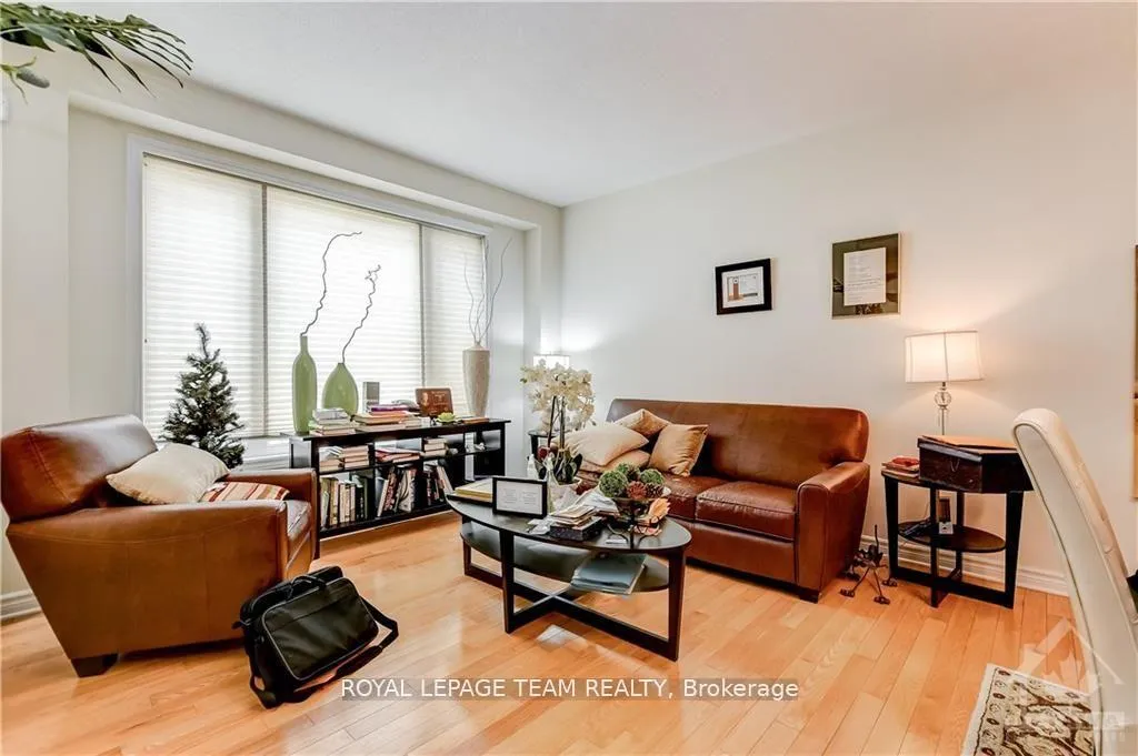 Photo 5 of 153 Tapestry Drive, Ottawa, Barrhaven - Strandherd — HOMEH