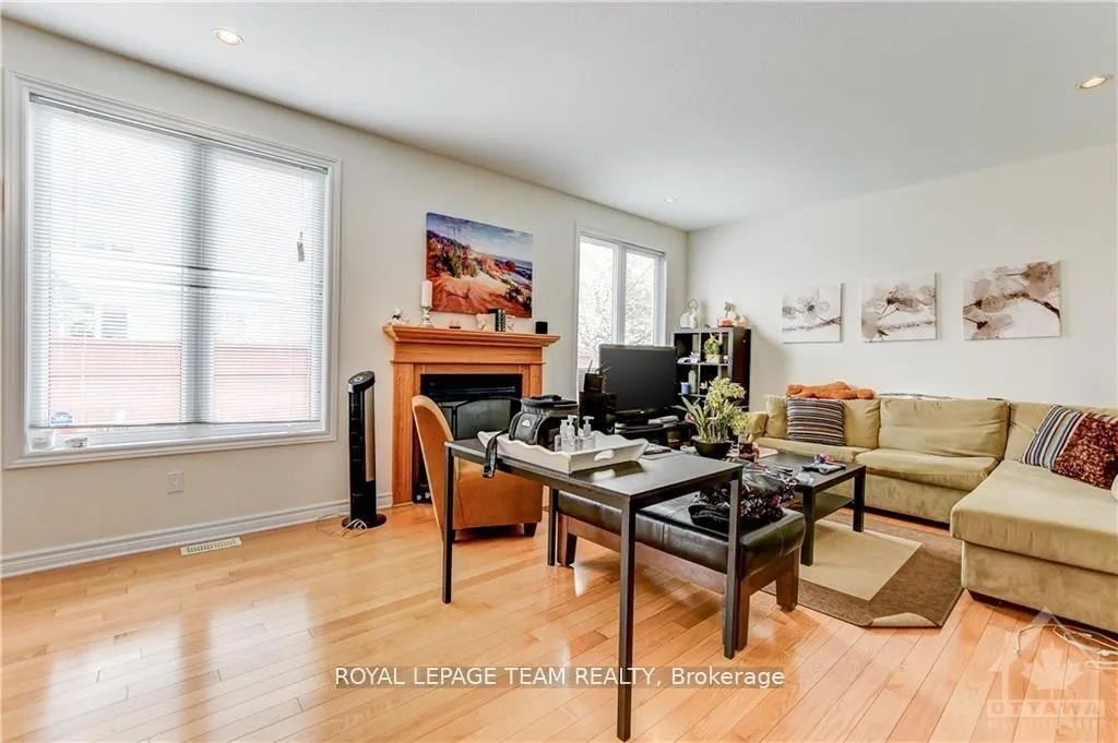 Photo 10 of 153 Tapestry Drive, Ottawa, Barrhaven - Strandherd — HOMEH
