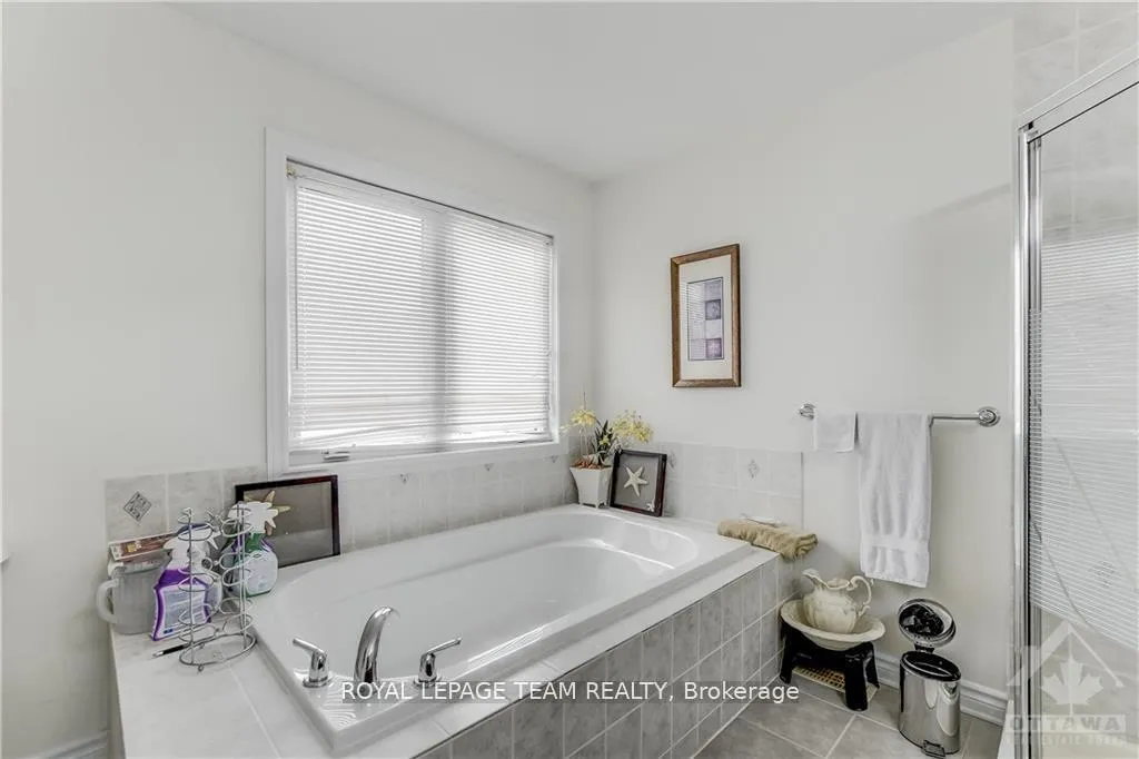 Photo 21 of 153 Tapestry Drive, Ottawa, Barrhaven - Strandherd — HOMEH